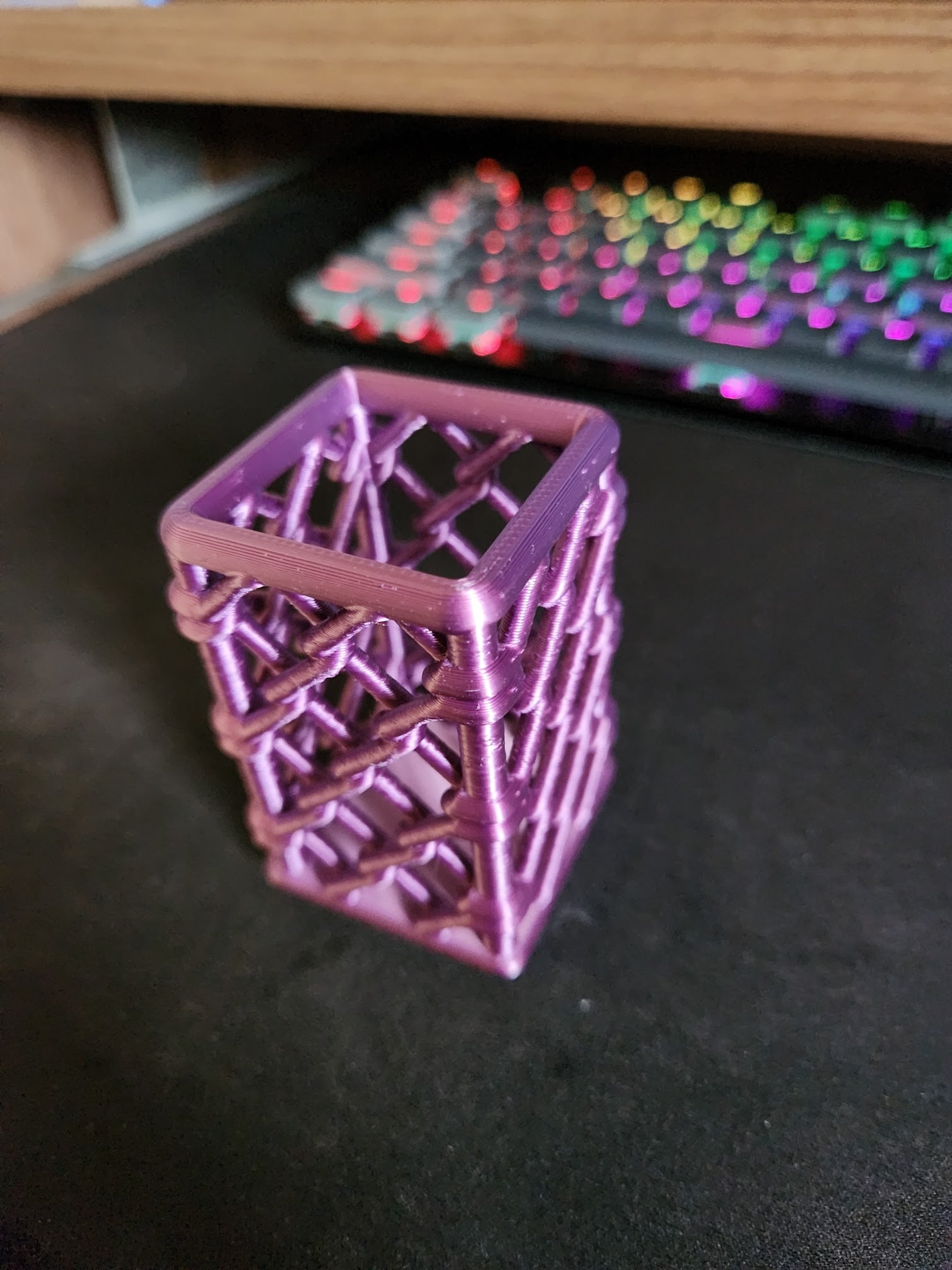Nice model, strong, easy to print on silk PLA
.24mm layer, 40mm/s and no string!