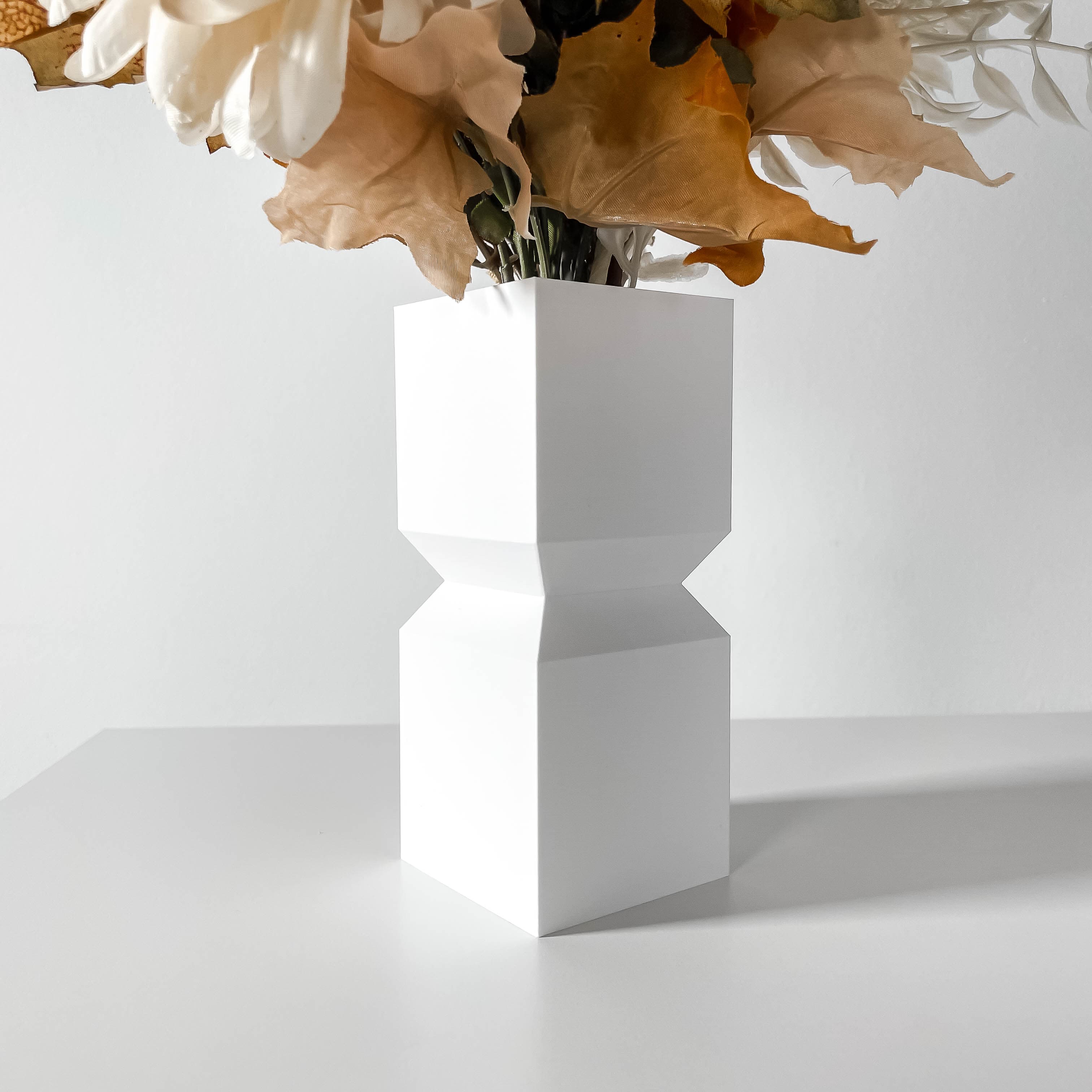 The Loke Vase, Modern and Unique Home Decor for Dried and Preserved Flower Arrangement | STL File 3d model