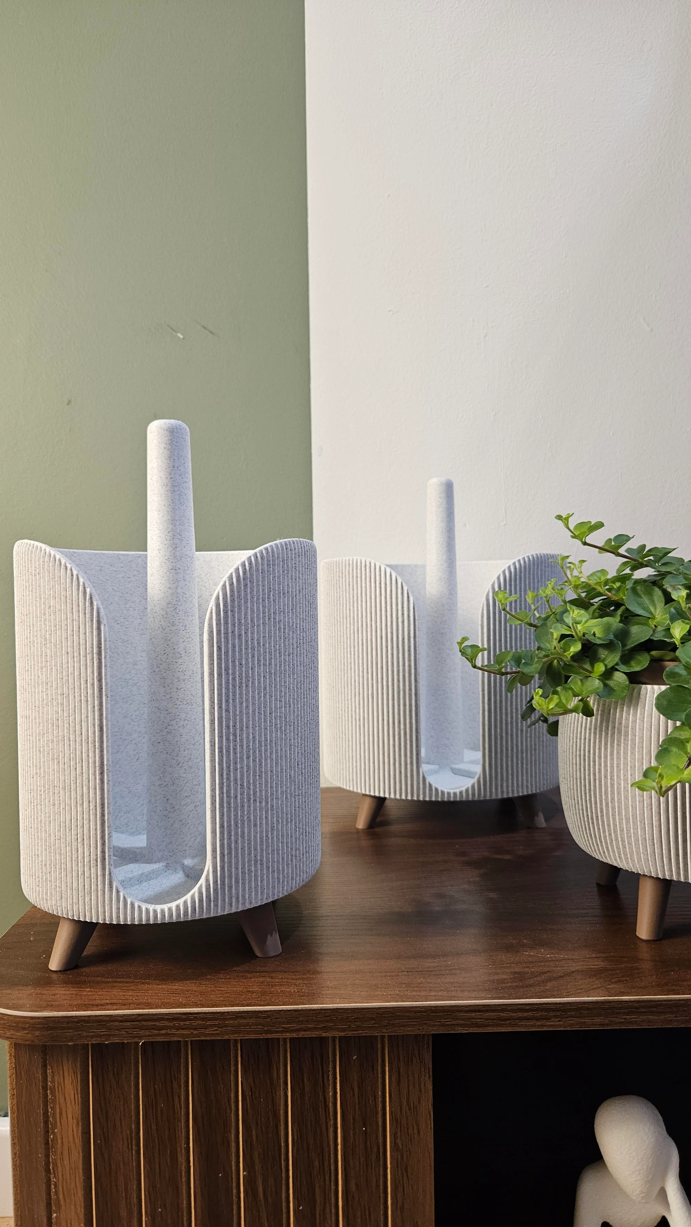 Printed both versions and they are stunning! used bambu pl marble and polyterra dark brow for the legs