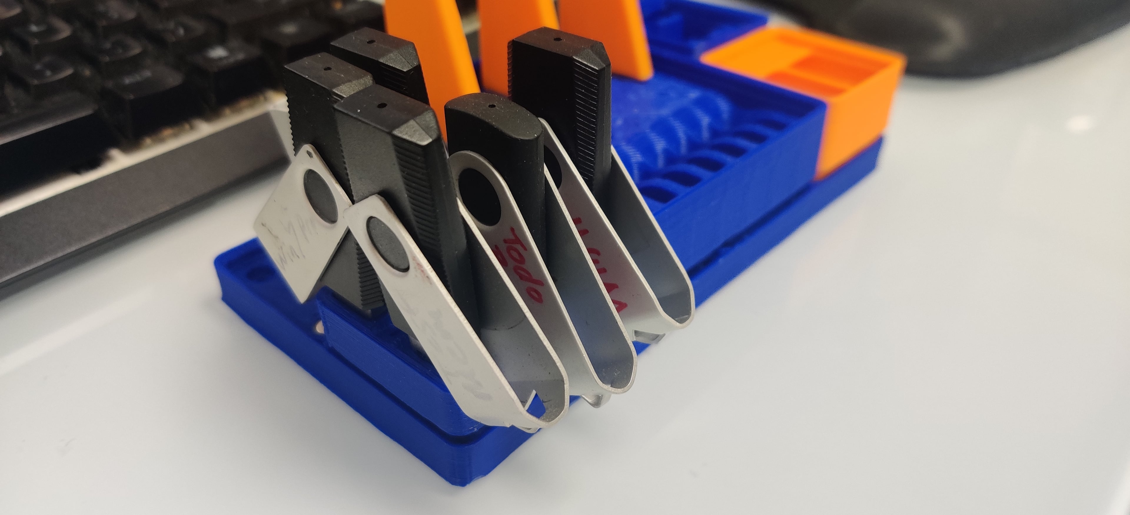 Gridfinity USB & Micro SD Holder 3d model