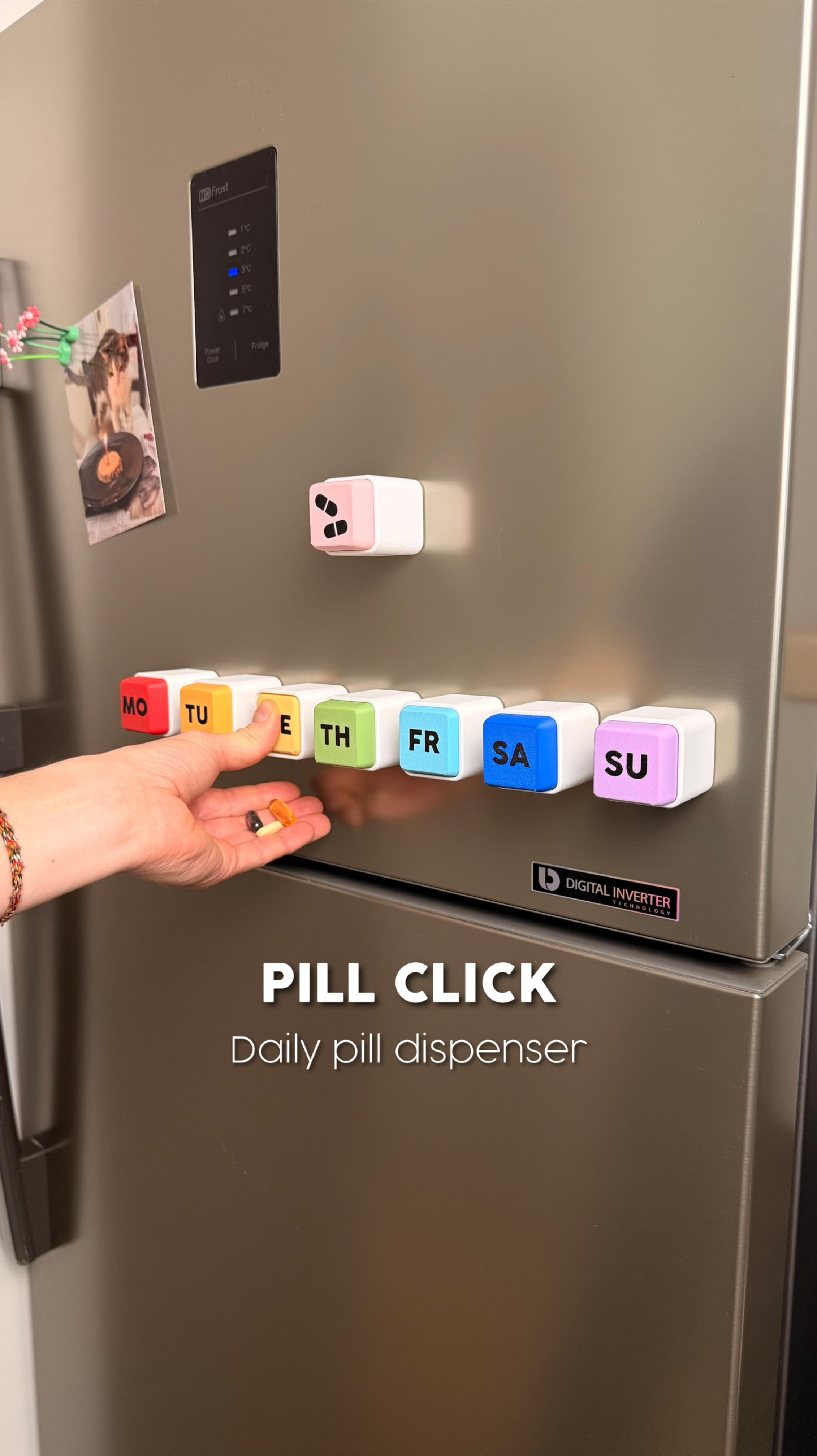 PILL CLICK | DAILY PILL DISPENSER 3d model