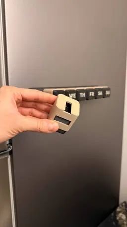 PILL CLICK | DAILY PILL DISPENSER 3d model