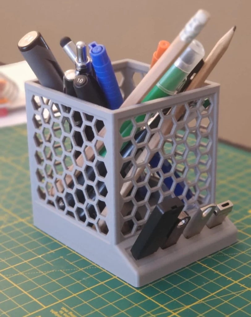 Pen and usb Holder 3d model
