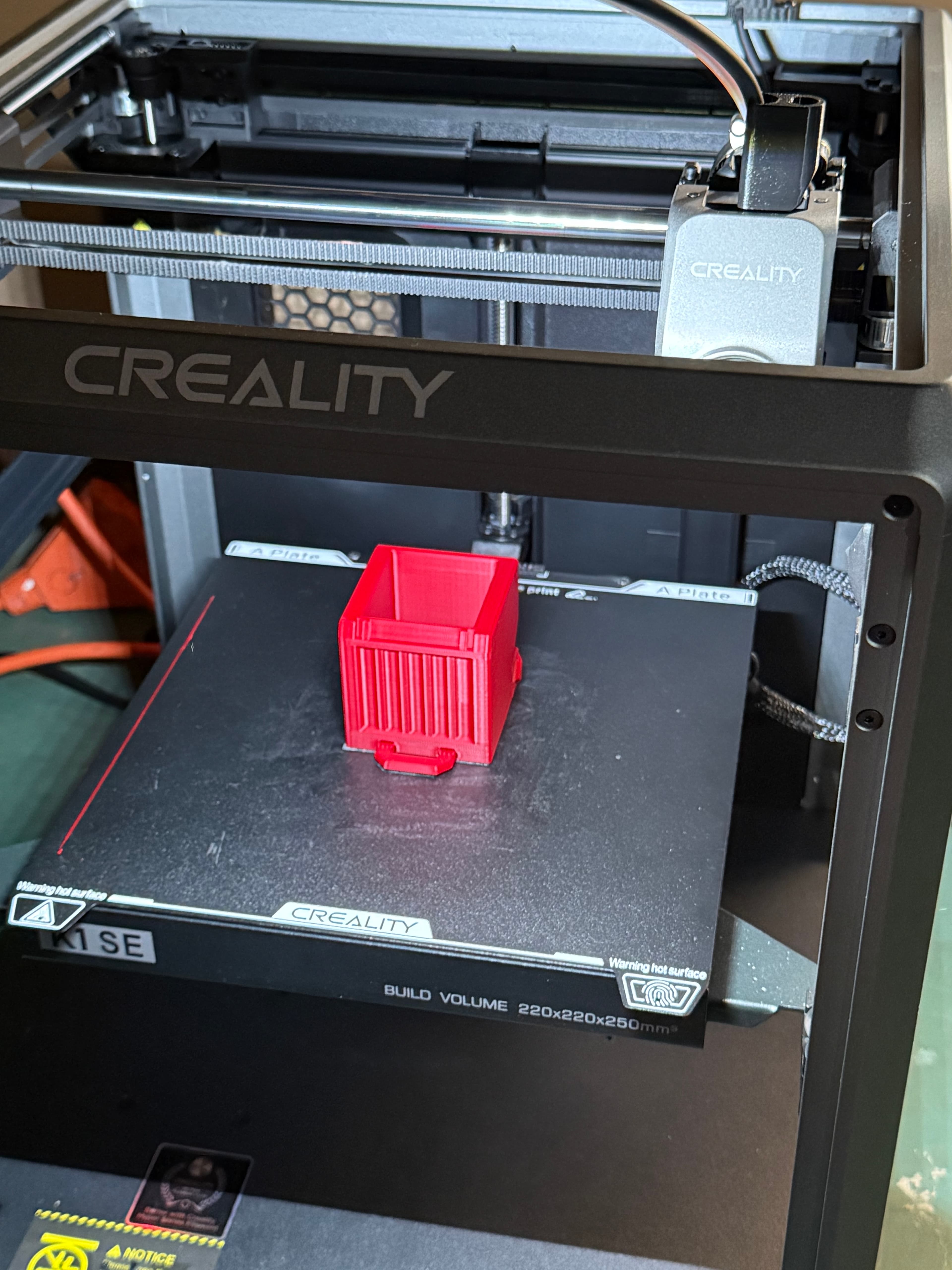Default print settings. Print all of the containers first, then switch color to print cases and rails.