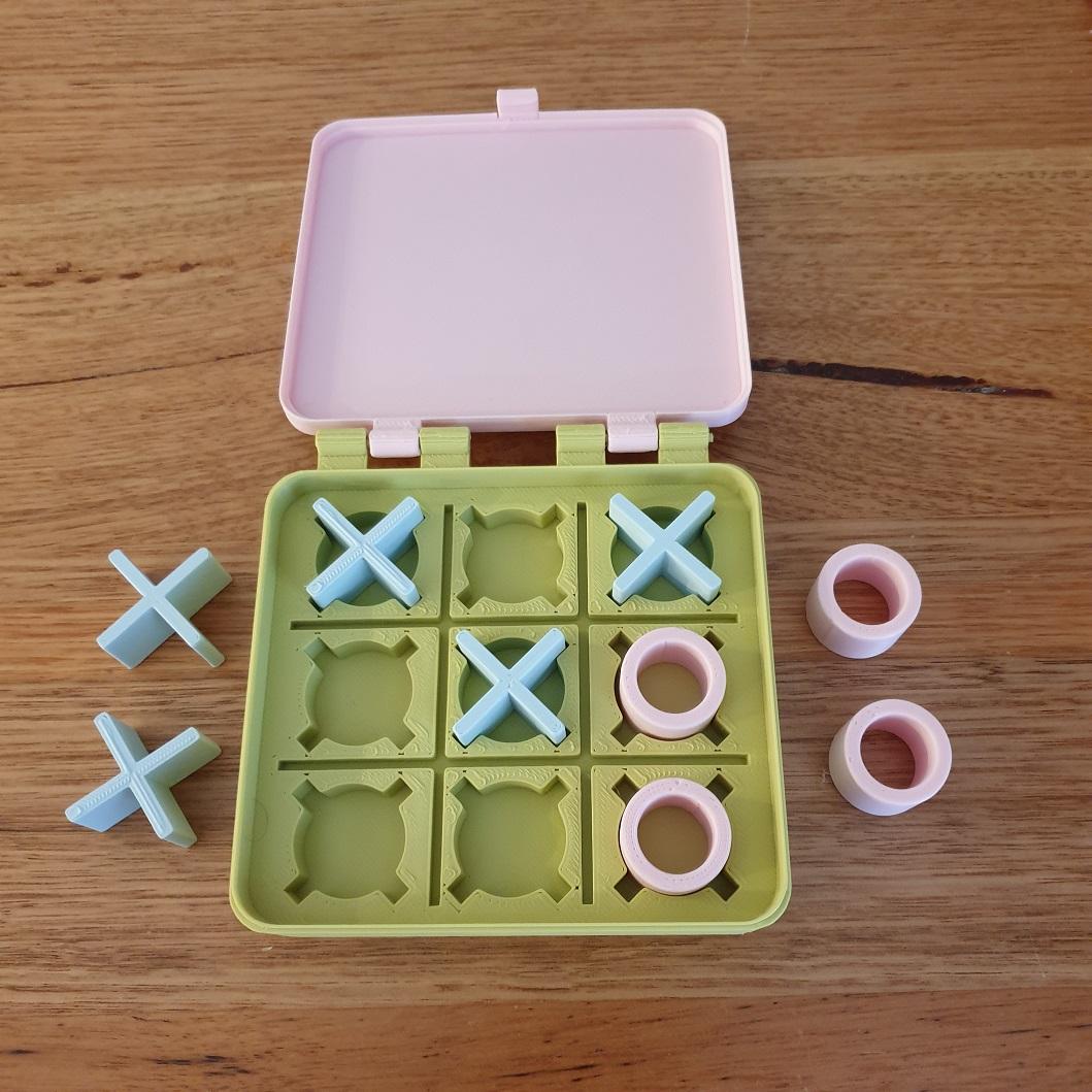Tic Tac Toe in a box (Noughts and crosses) 3d model