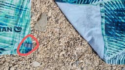 ’NGWW wedge (not-going-with-wind wedge).stl - Photo presents towel fixed with NGWW wedge and towel without fixing. - 3d model