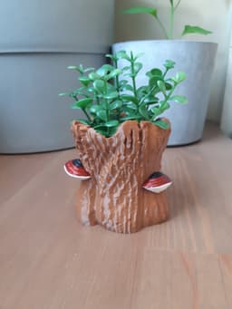 Red Belted Conk on Hollow Stump Planter / Bonus Tealight Holder 3d model