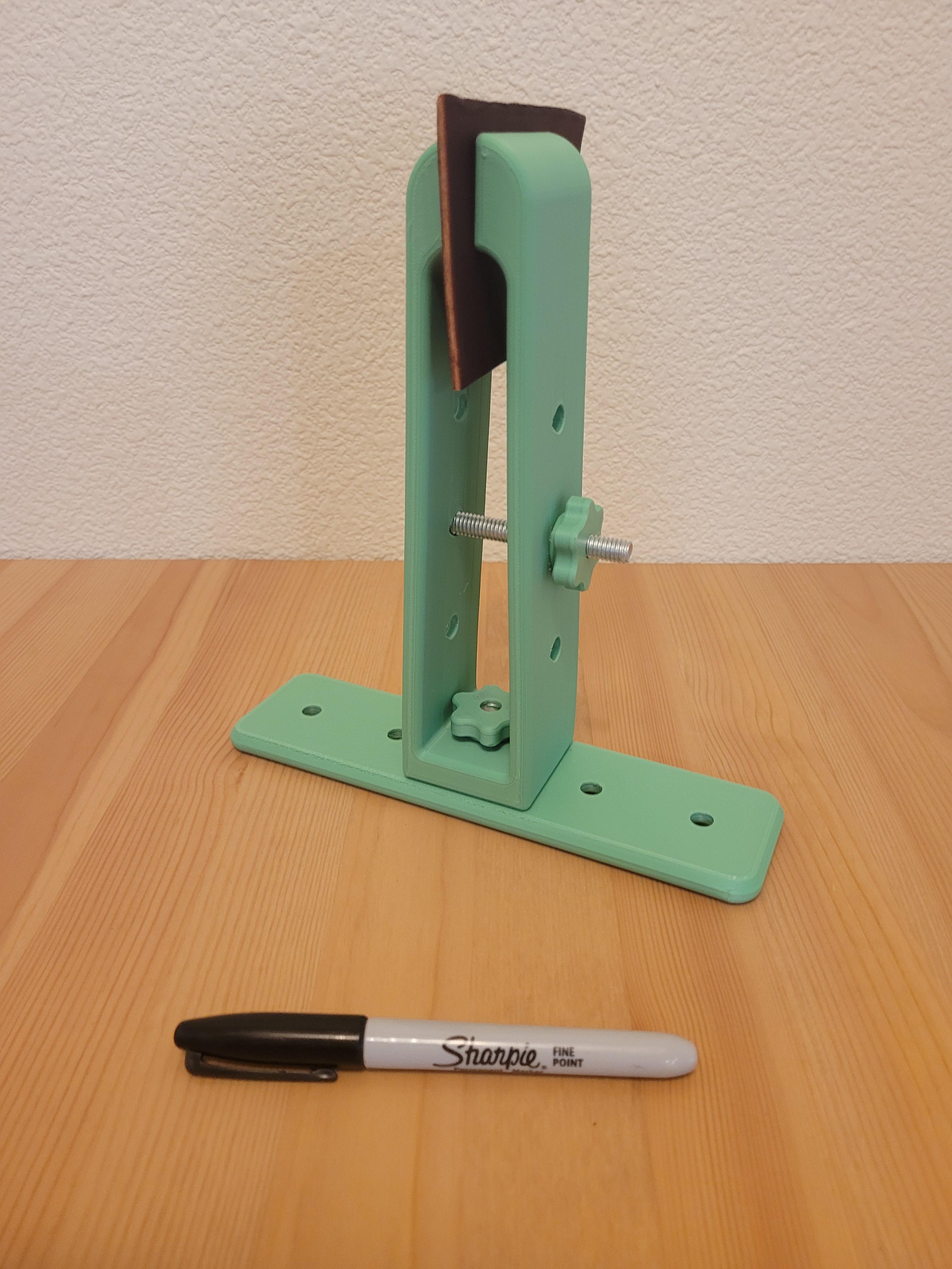 Leather Stitching Pony Sewing Vice 3d model