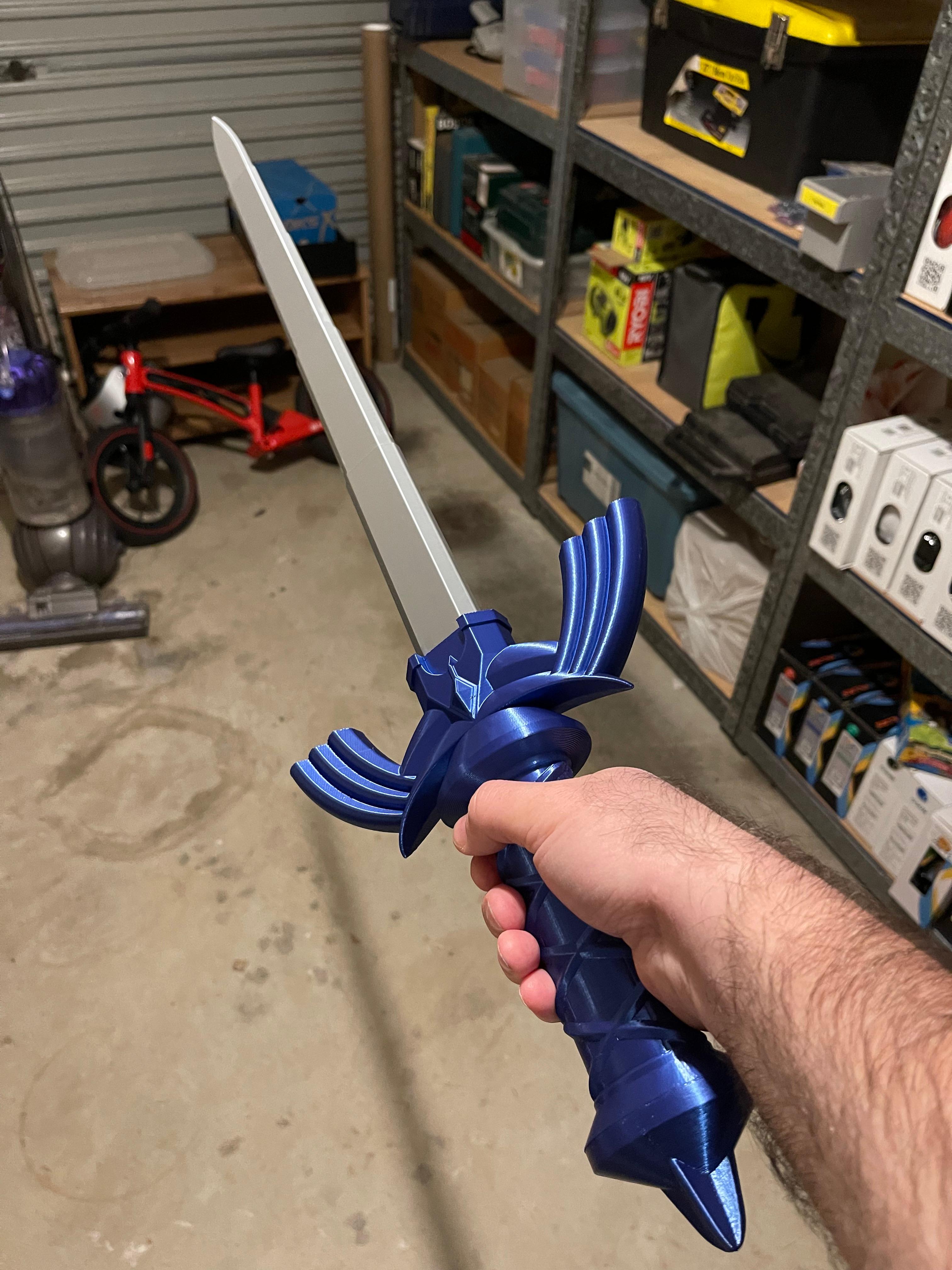 Collapsing Master Sword with Replaceable Blade - Amazing model! Really happy with how the print turned out, using silk blue and silk silver PLA. Had the same issue with the pommel not lining up completely when fully tight, so used a sanding block to carefully sand back the surface until it lined up perfectly. Thanks for your work on this! - 3d model