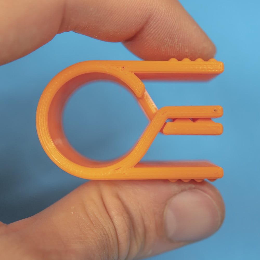 Round Compliant Clips 3d model