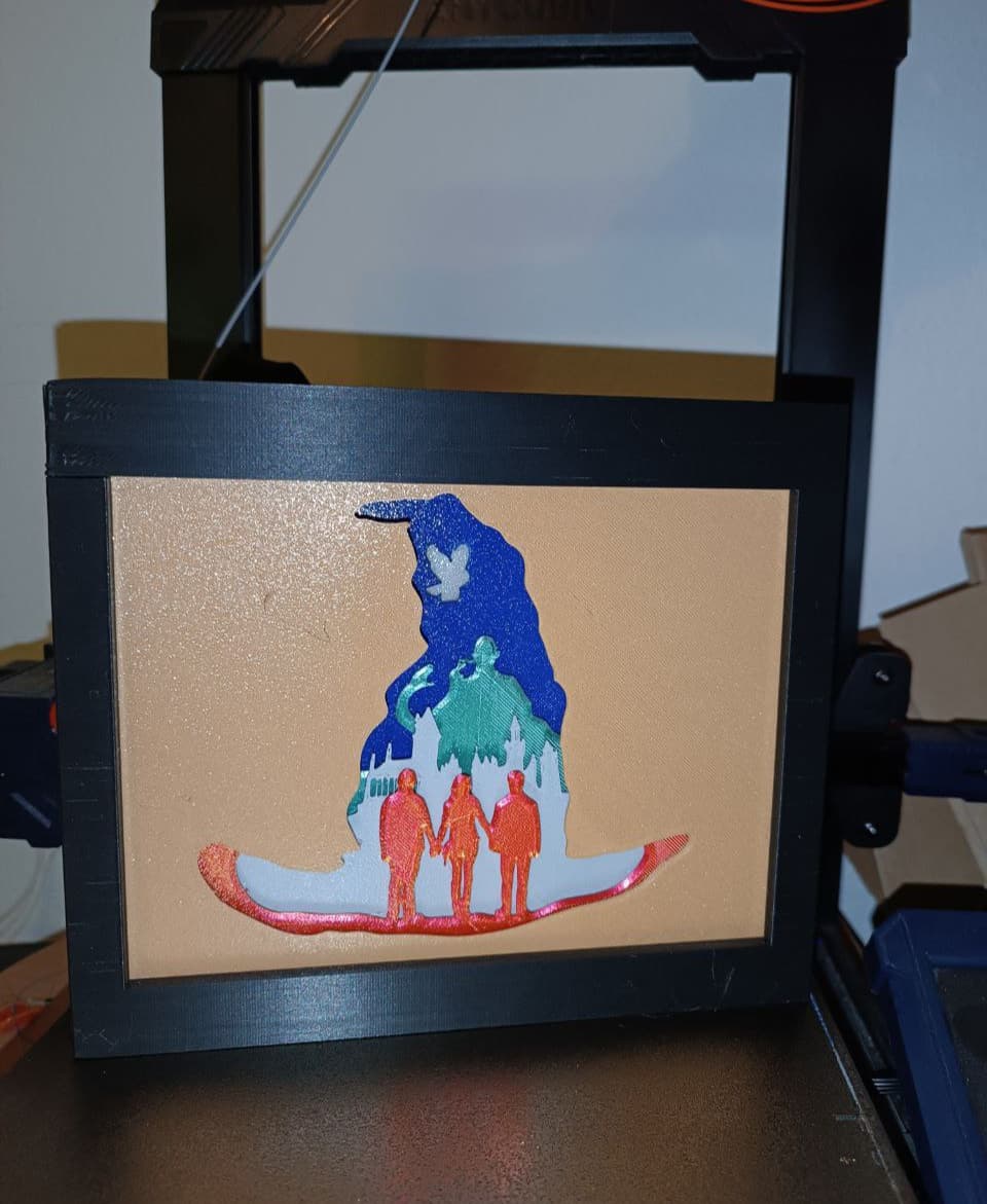 I've edited the 10 Slot Shadow Box to only have 6 Slots myself. So this is a 6 Slot Shadow Box.
Using Red/Gold and Silver/Green Dual Color Filament didn't really work out as I hoped it would, but it still looks really good imo!