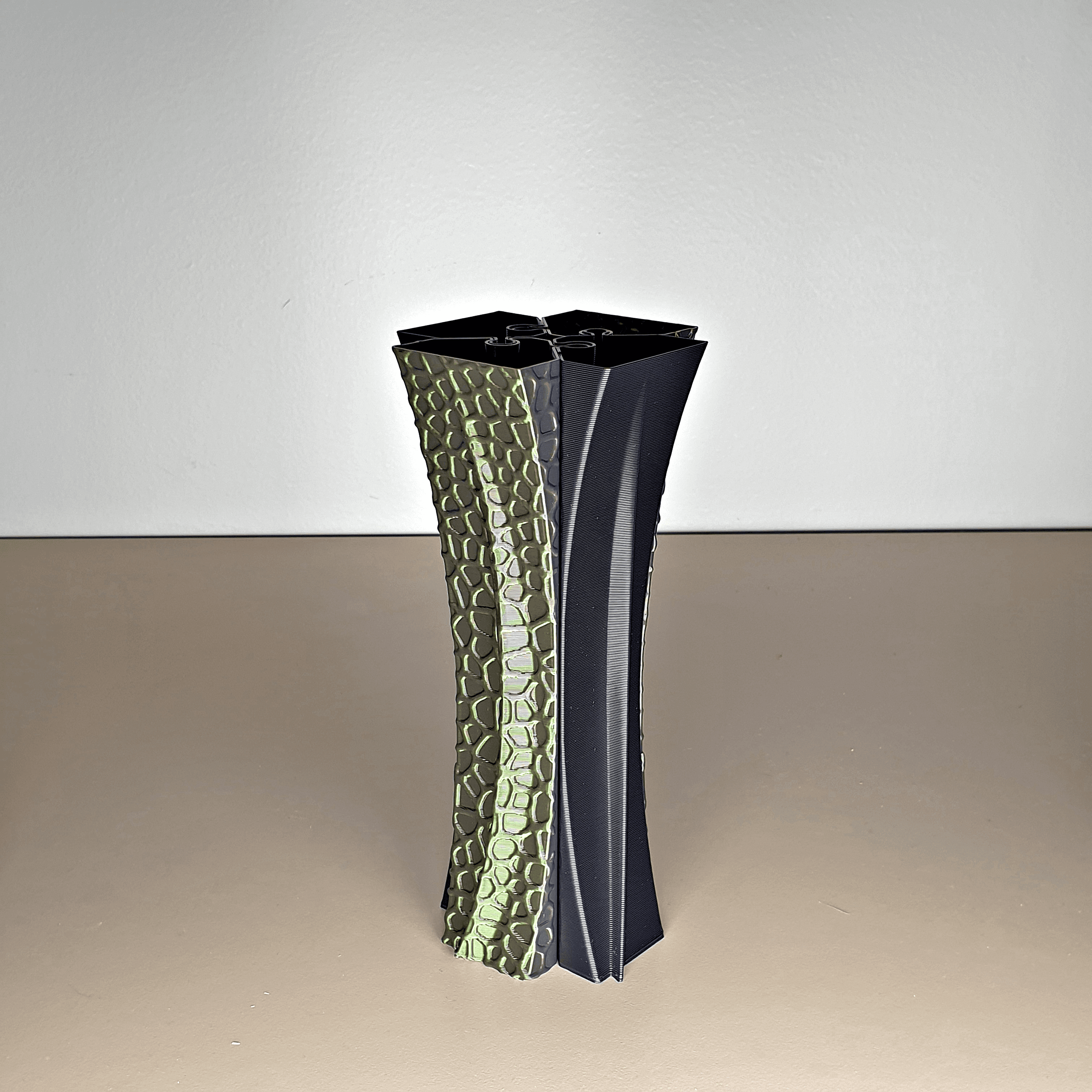 Jigsaw Vase 4 parts Voronoi 3d model