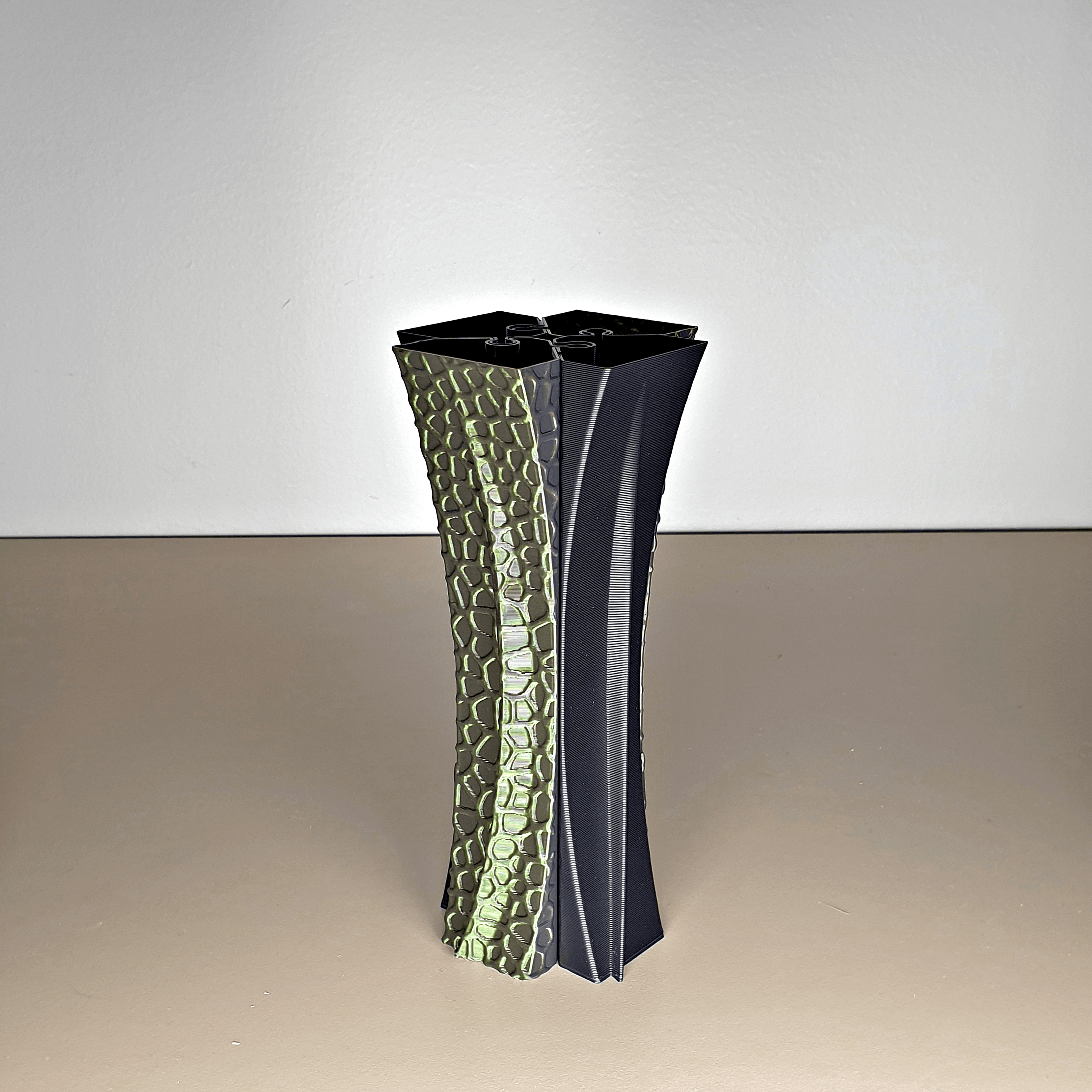 Jigsaw Vase 4 parts Voronoi 3d model