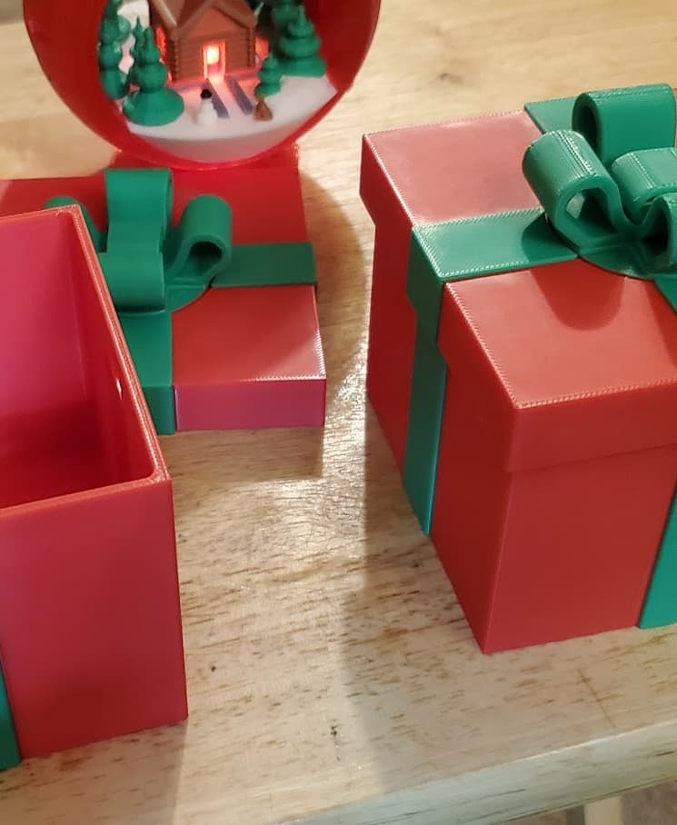 Printed on Bambu X1C with Bambu Red and Bambu Green.
Took about 17 hours for 2 with lids all printed at once
Awesome gift box!
