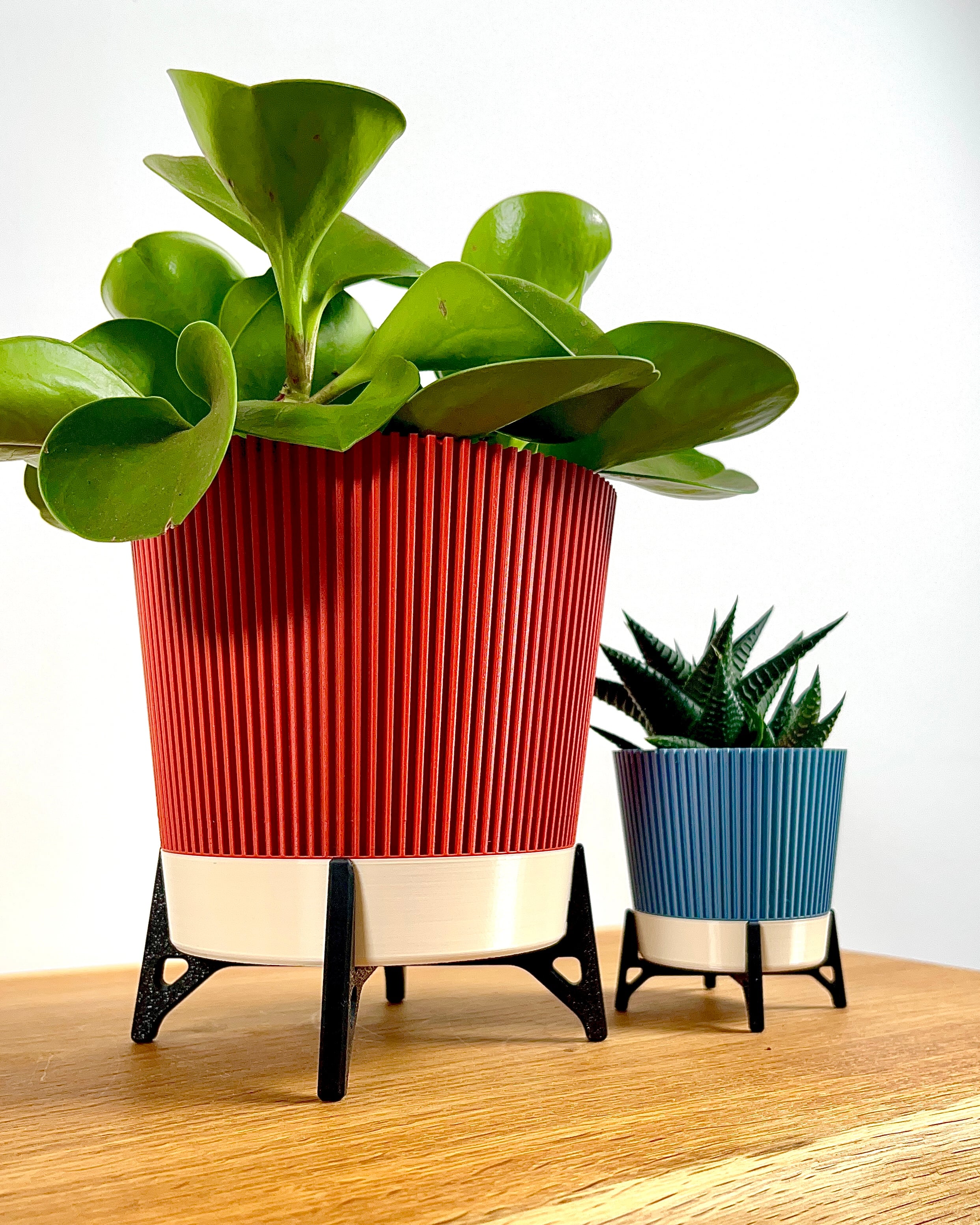 Okami - a self-watering planter 3d model