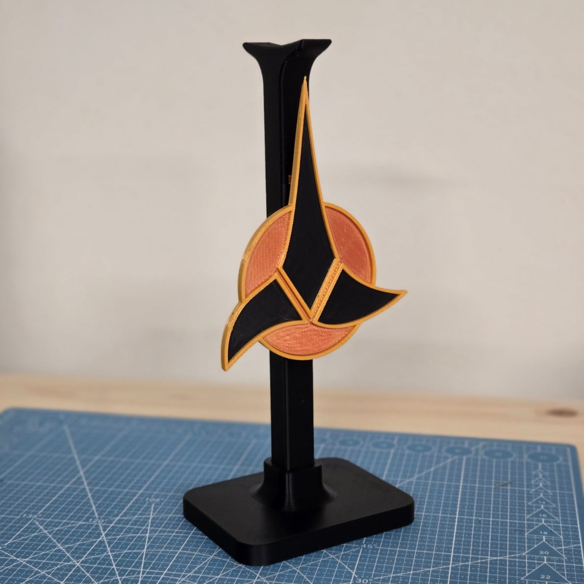 Headset Stand Star Trek Klingon 3d model
