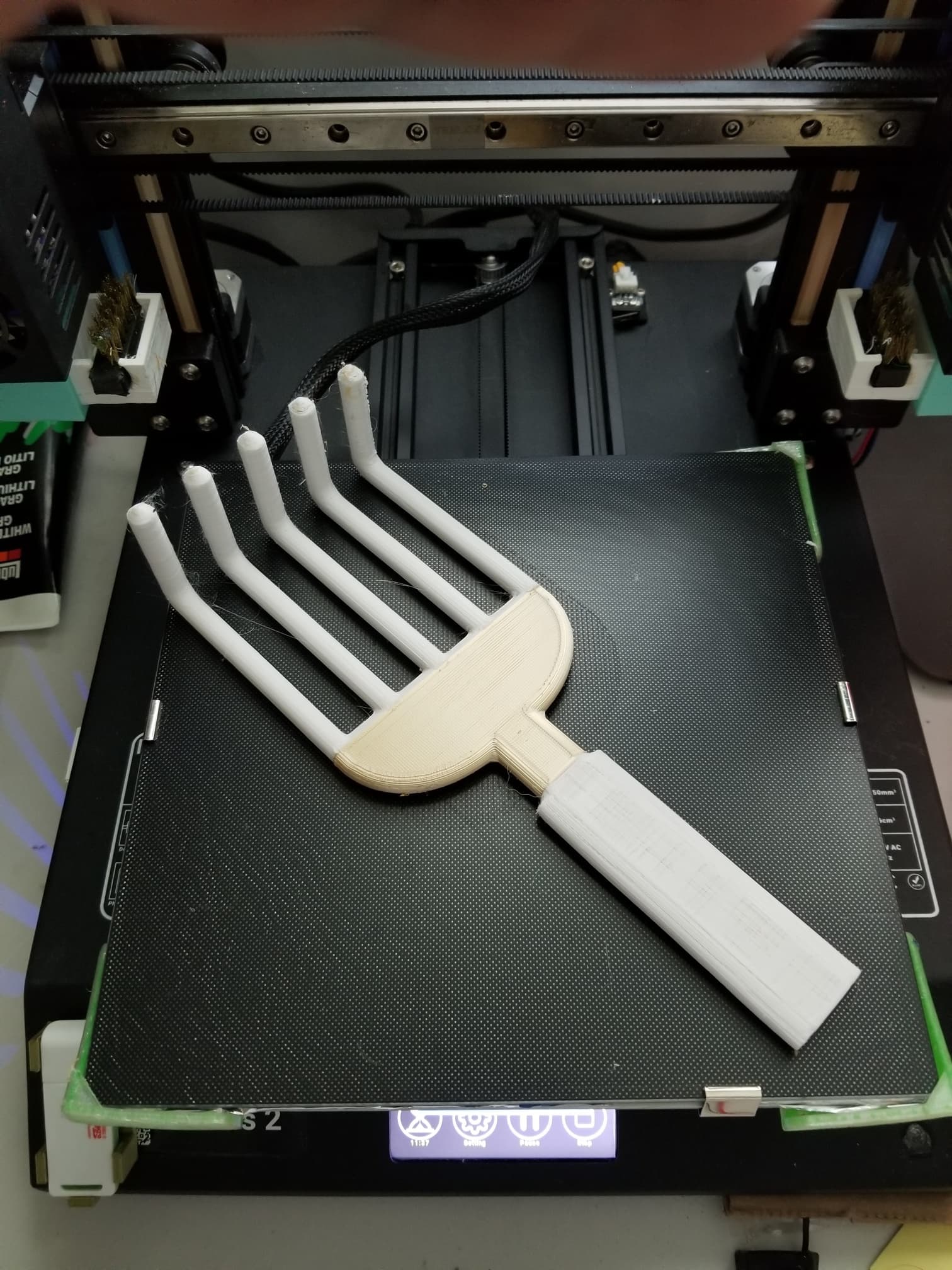 2-Tone Mini Garden Rake - 2-Tone Mini Garden Rake printed on my Tenlog Hands 2 - 3d model