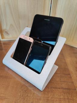 Tablet and Smartphone Organizer