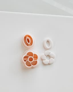 Dainty Flower Drop 2 (Thangs Exclusive) 3d model