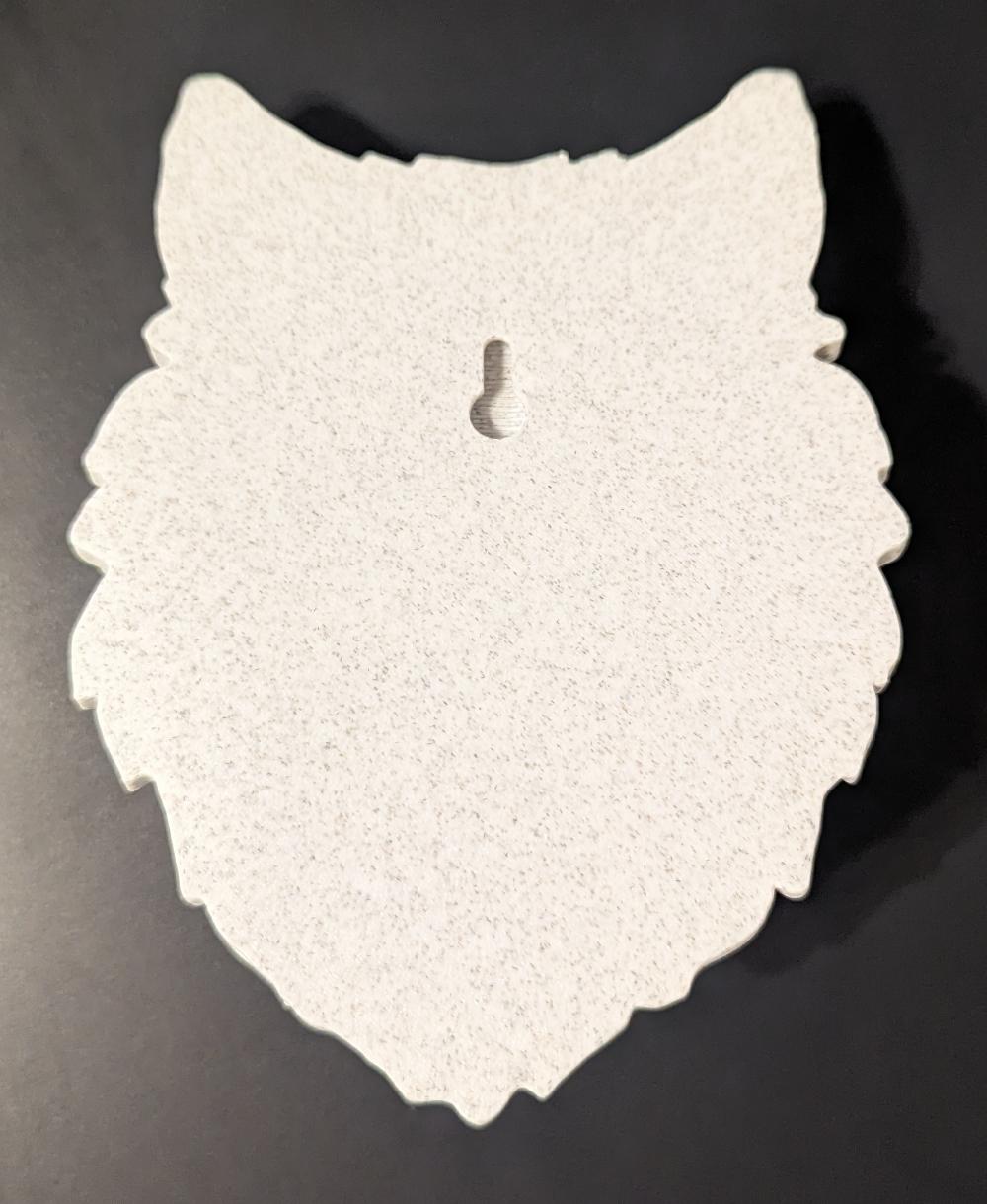 Wolf - Wall Decoration - Super easy print on the A1 mini. I added a keyhole negative to wall mount it. Printed in pla marble. - 3d model