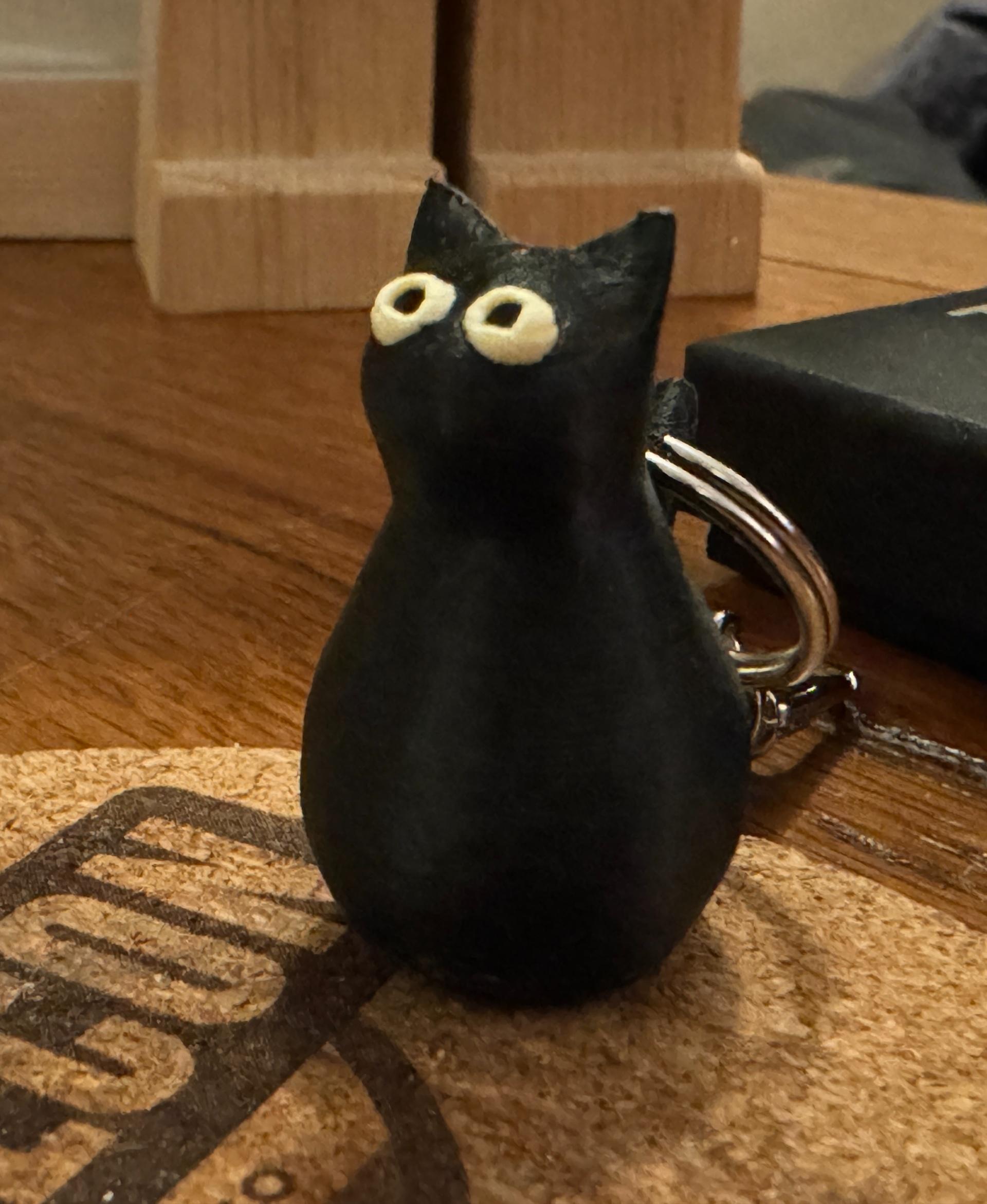 Tiny Cat - I added a small loop on the back so it can be used as a bag charm or keychain. Lovely little model! - 3d model