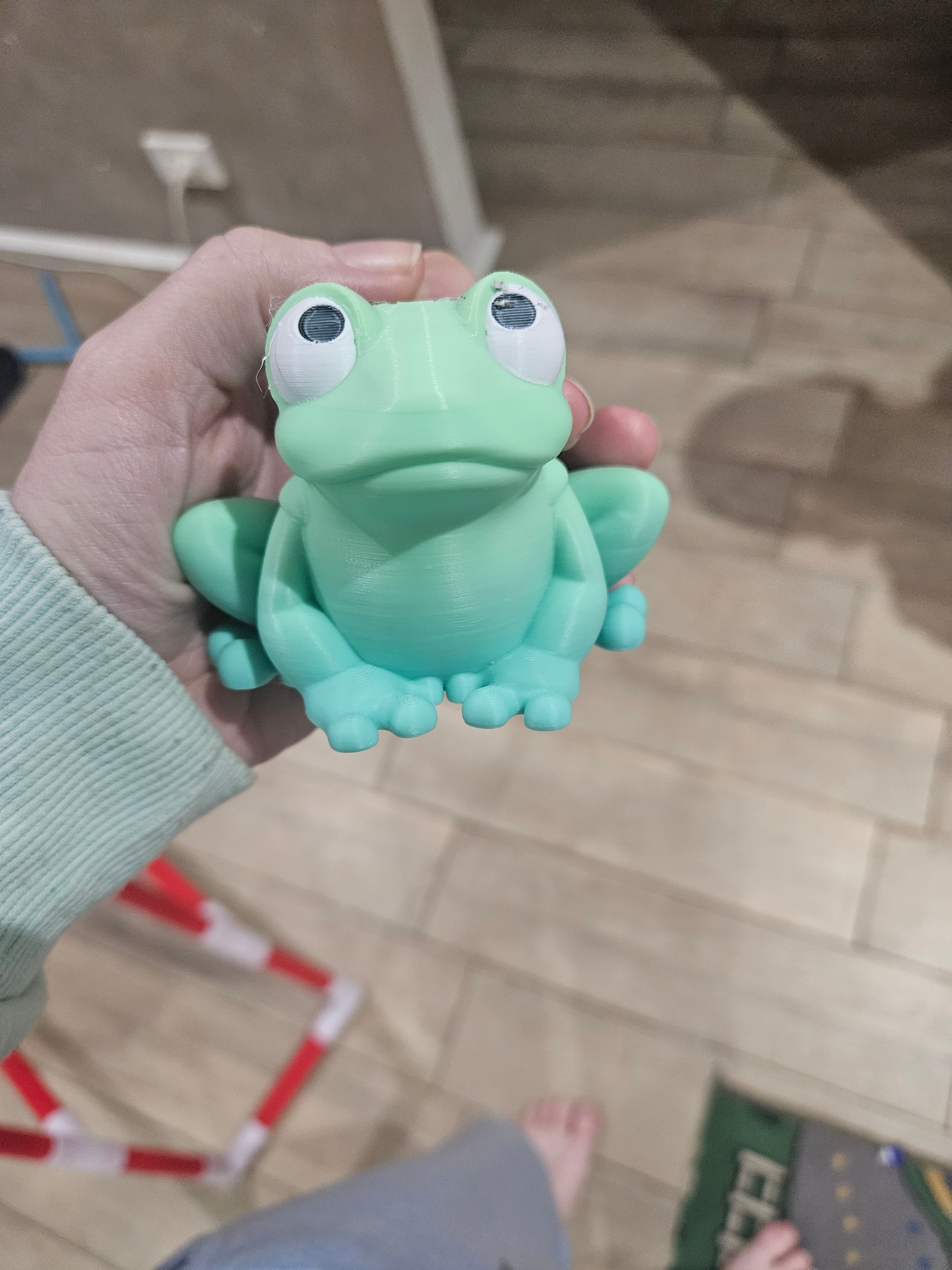 Desk Buddy Frog - magnet custom hats 3d model