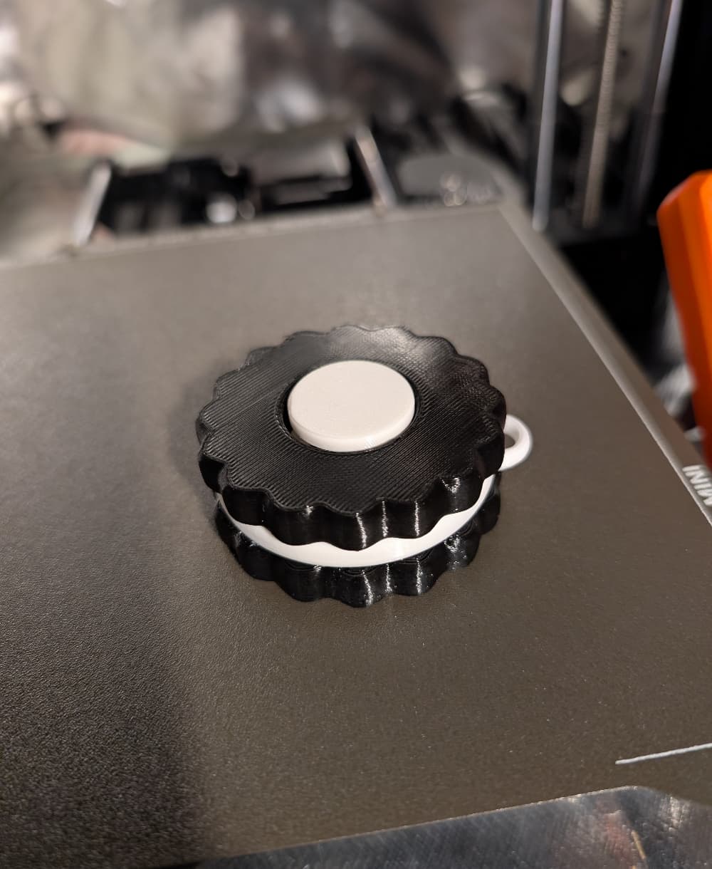 I love this clicker! It was very easy to print and all the pauses were in the right spots without me having to do anything in the slicer, I just hit print. Thank you Pixeleena! I will now use it to annoy my friends...
