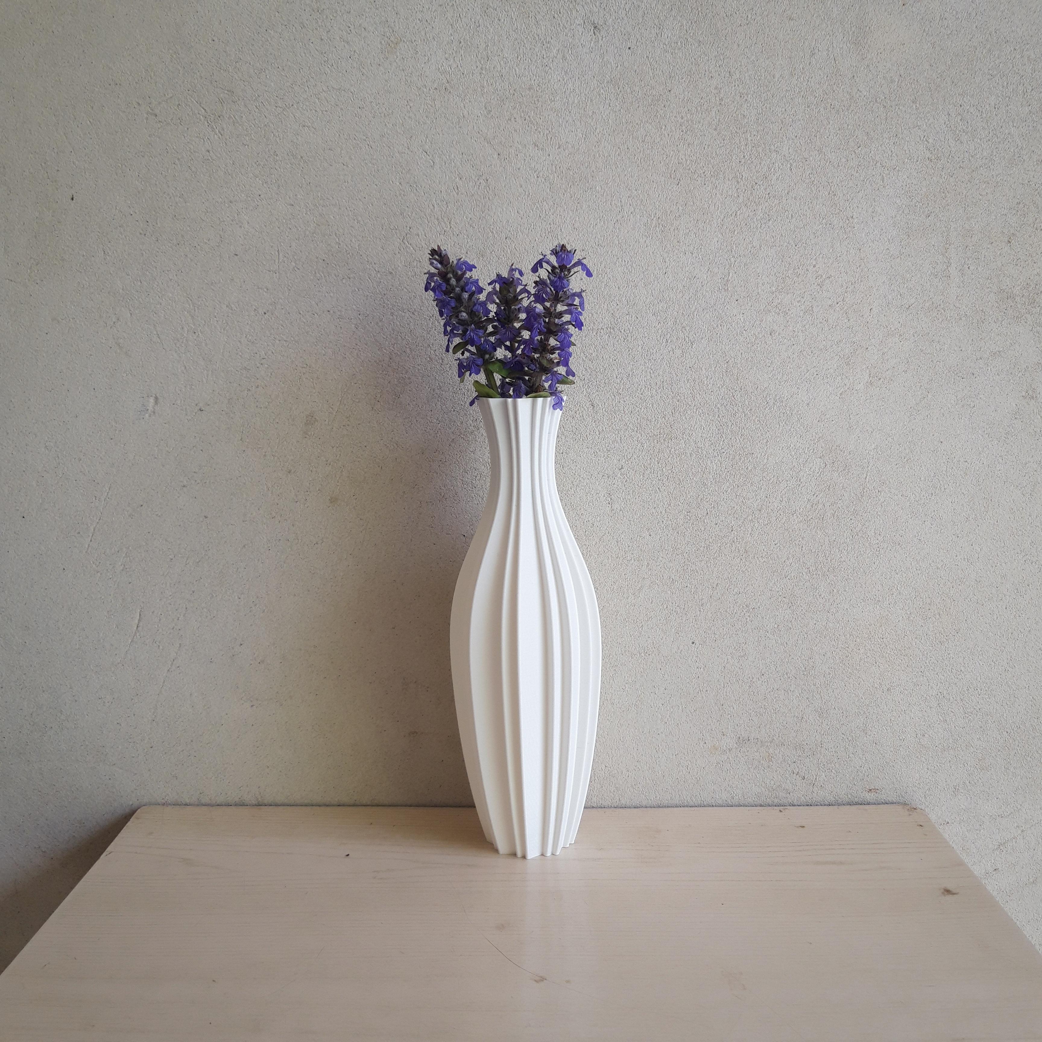 Thiny vase 3d model