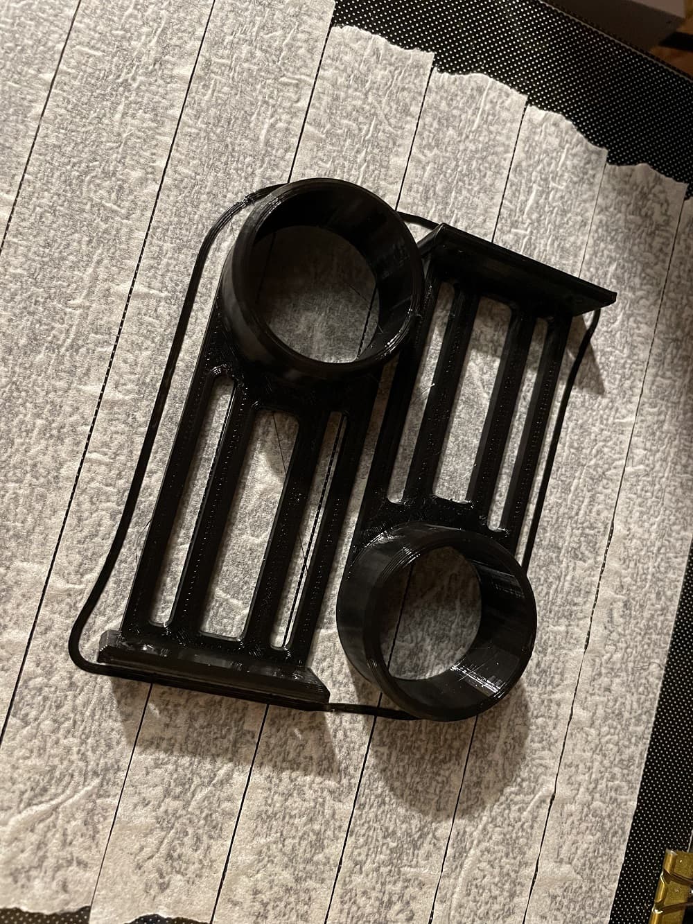 Printed with Black AMZ3D PETG (https://amzn.to/34zKVjM) on Voxelab Aquila.
I printed with a 0.28mm layer height, and 10% infill because I wanted a quick print. Might be tempted to re-print with 15-20% infill but seems ok at 10% and has a bit of flex to allow loading/unloading the kichen rolls.