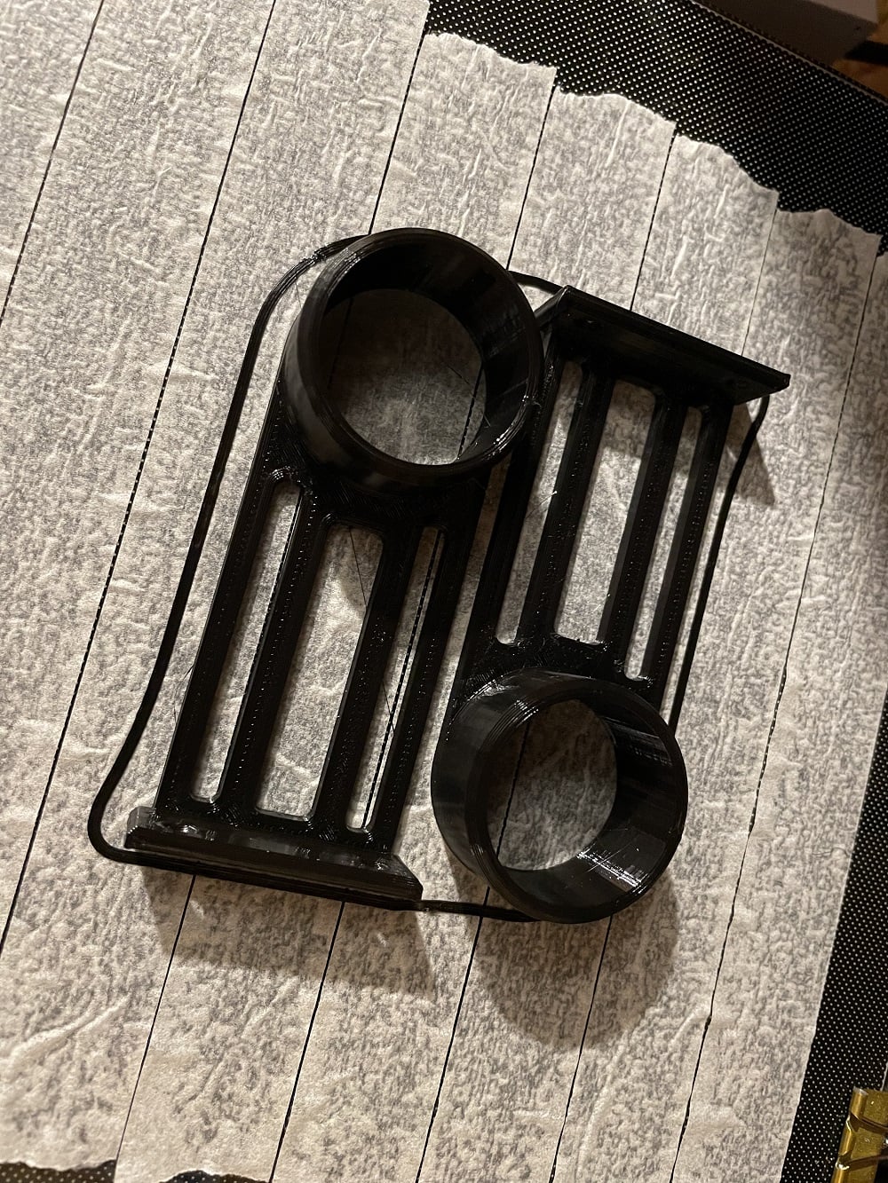Printed with Black AMZ3D PETG (https://amzn.to/34zKVjM) on Voxelab Aquila.
I printed with a 0.28mm layer height, and 10% infill because I wanted a quick print. Might be tempted to re-print with 15-20% infill but seems ok at 10% and has a bit of flex to allow loading/unloading the kichen rolls.