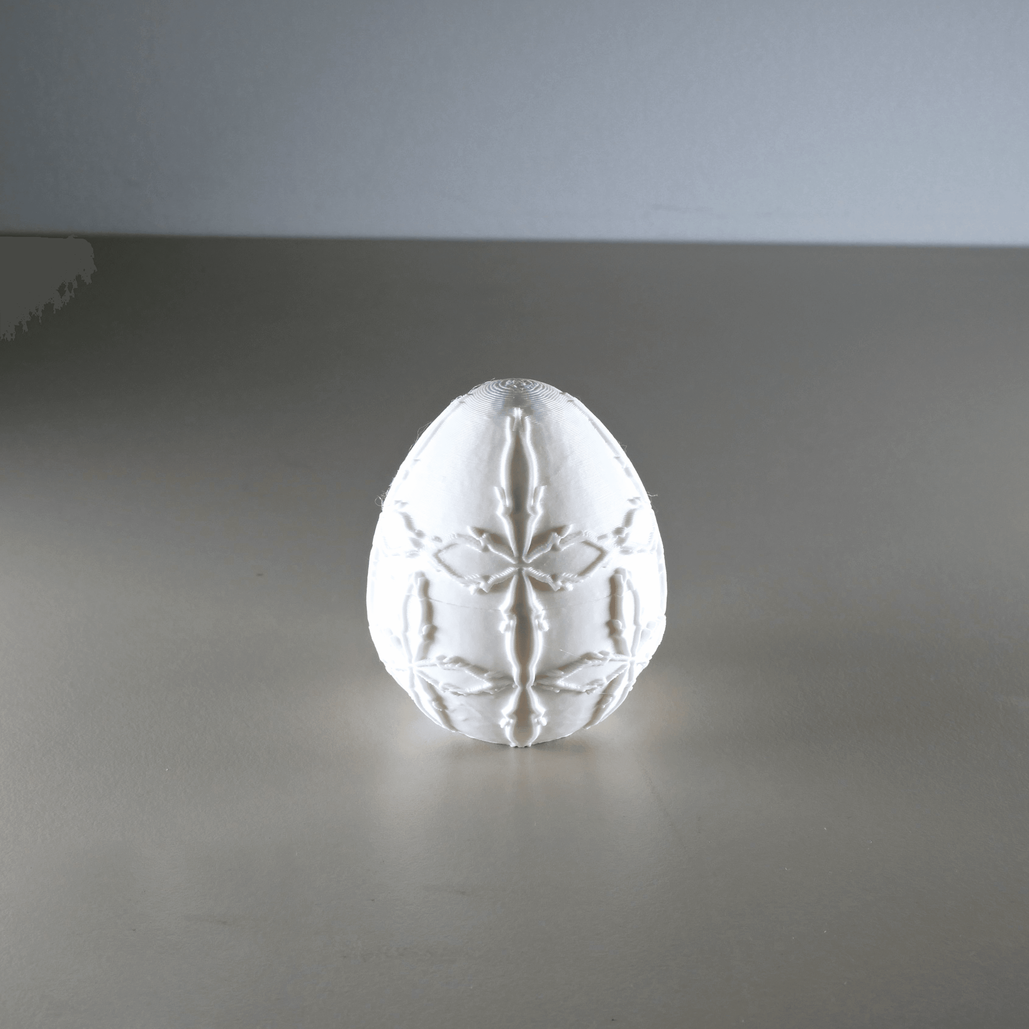 Easter Egg Gift Pot with Cross Design 3d model