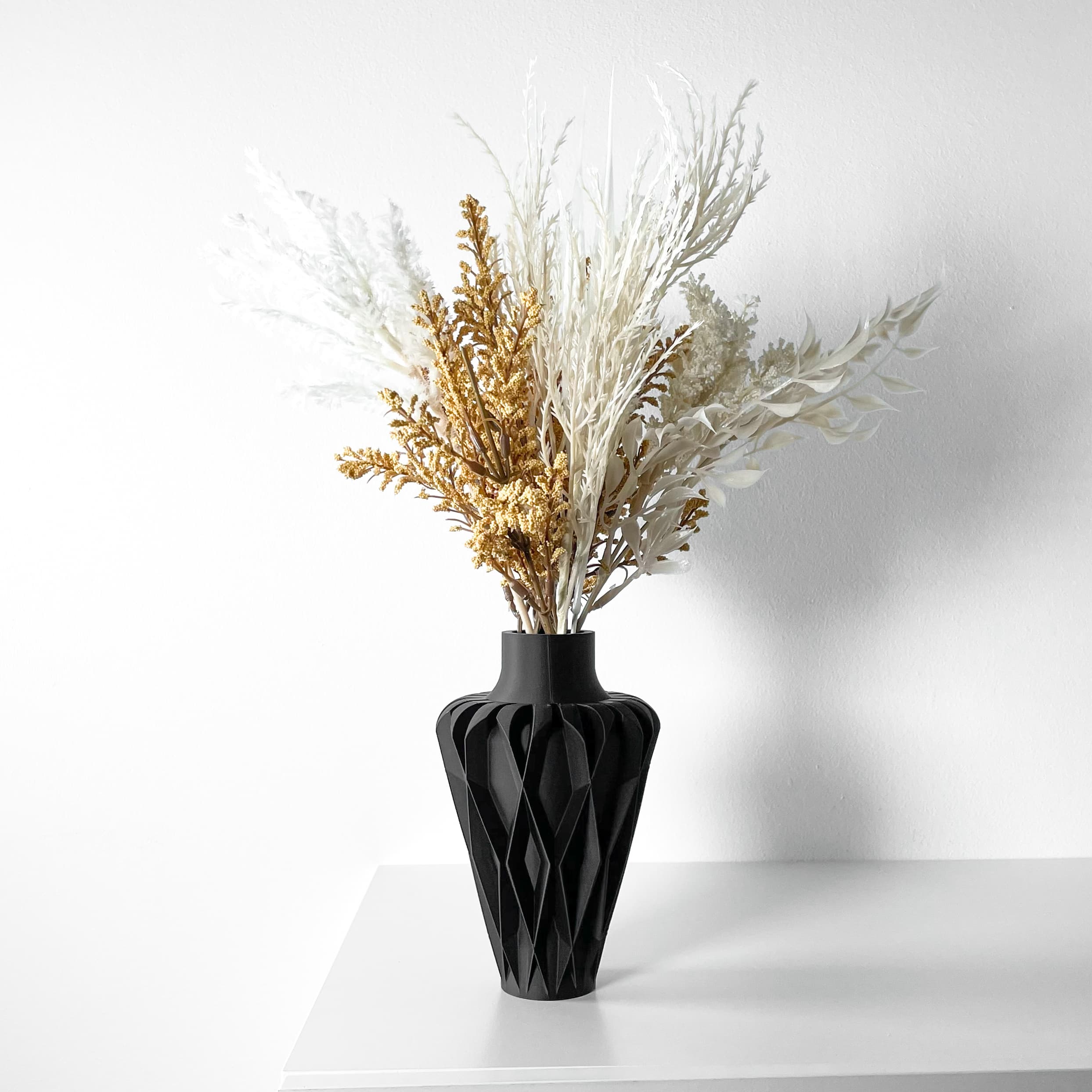 The Lunor Vase, Modern and Unique Home Decor for Dried and Flower Arrangements | STL File 3d model