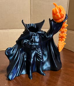 Supports and brim on cloak, not on pumpkin spine. 3d model
