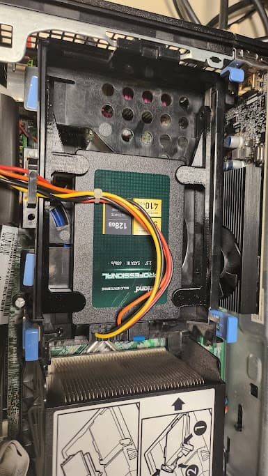 2.5" to 3.5" HDD/SSD Screwless Adapter 3d model