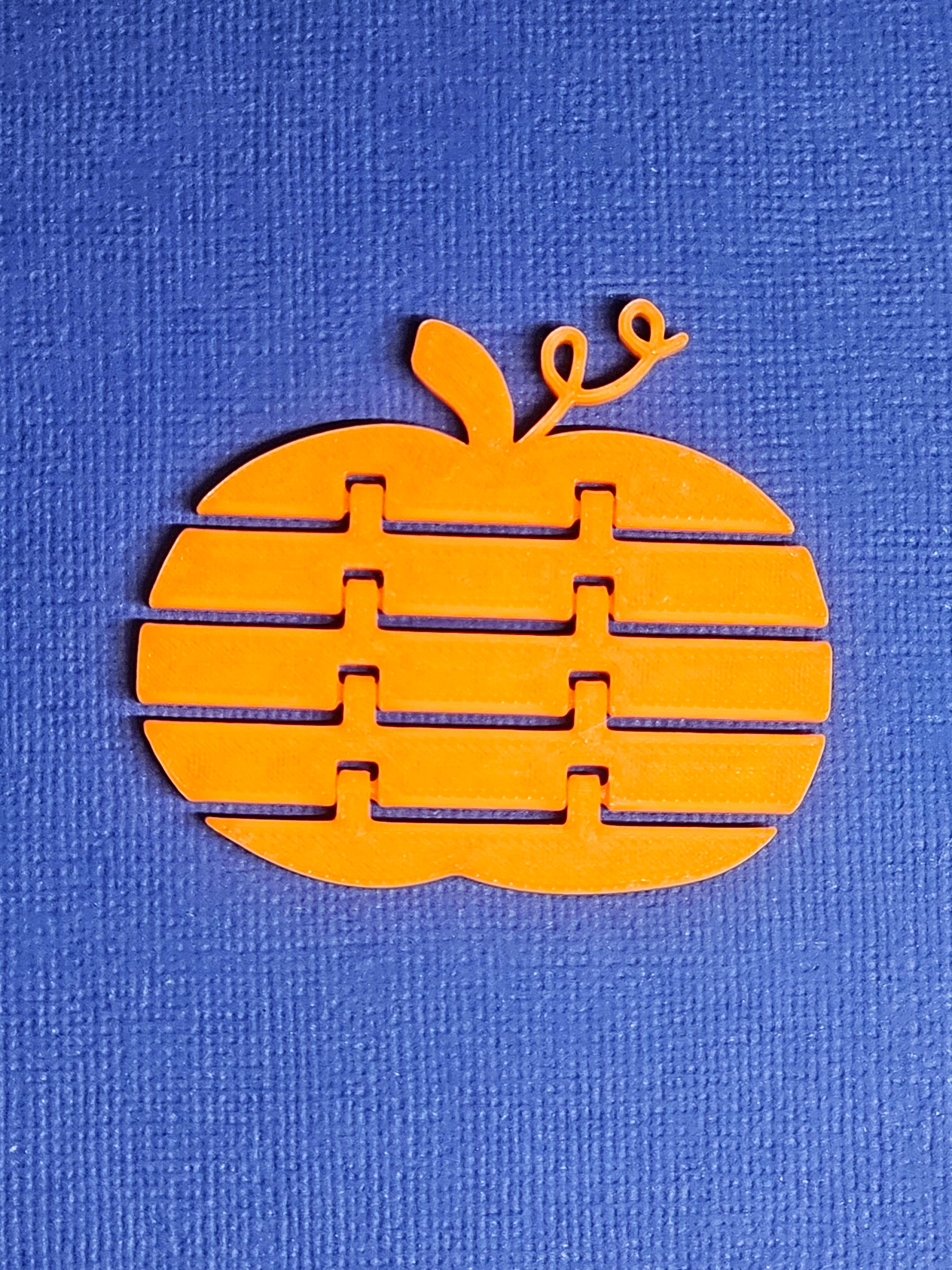 Articulated Pumpkin Keychain | Halloween / Thanksgiving flexi fidget toy | Print in place 3d model