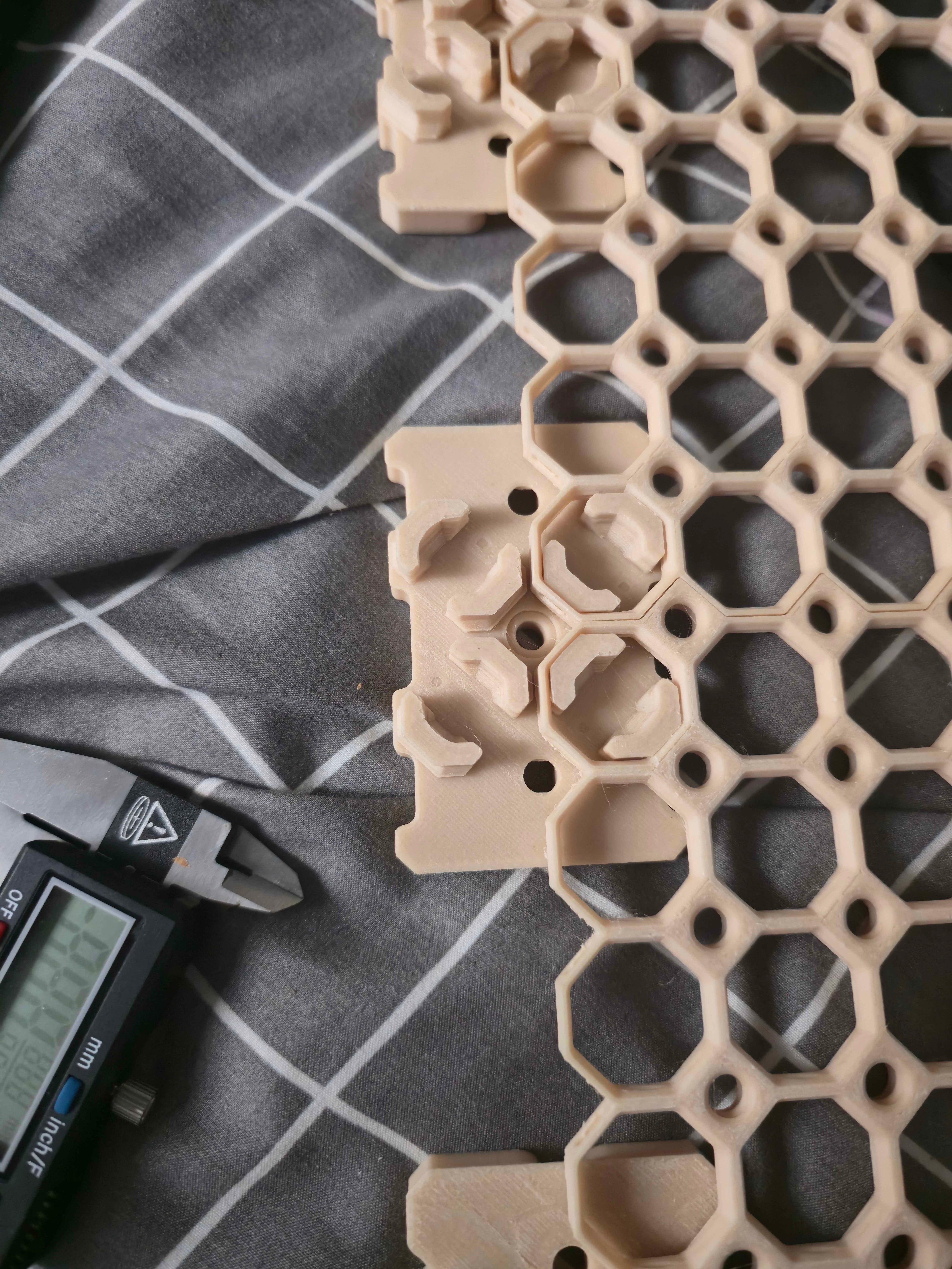 Remix of 12.5 mm - Quad Snaps (DS Part A) - Medium Command Strip + Screw Mount 3d model