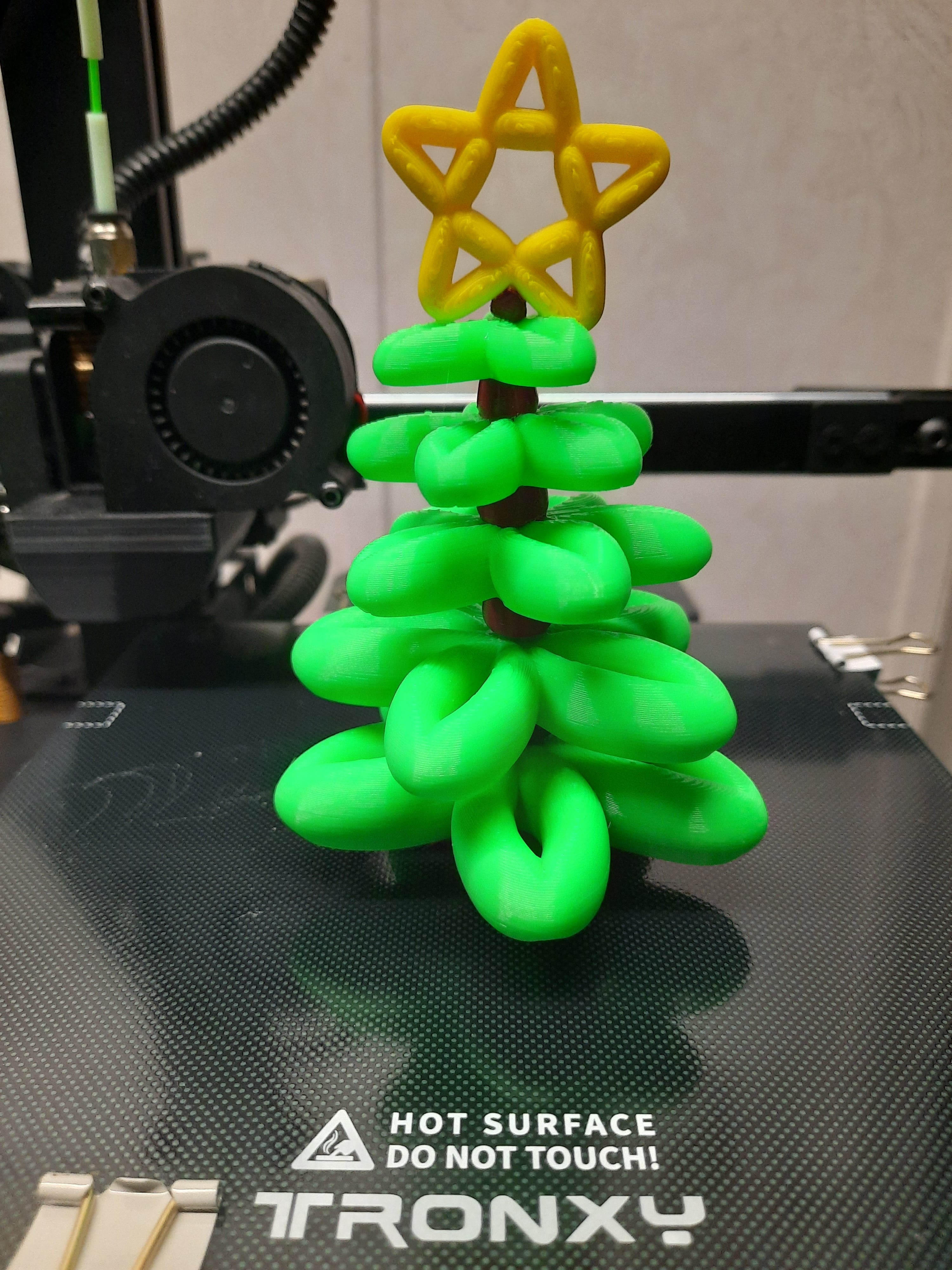 Thanks Chelsea 👋
I printed it at 48% scale so all the branches would fit in one print on my tiny tronxy crux 1
Thanks for sharing your amazing talent with us 🎄