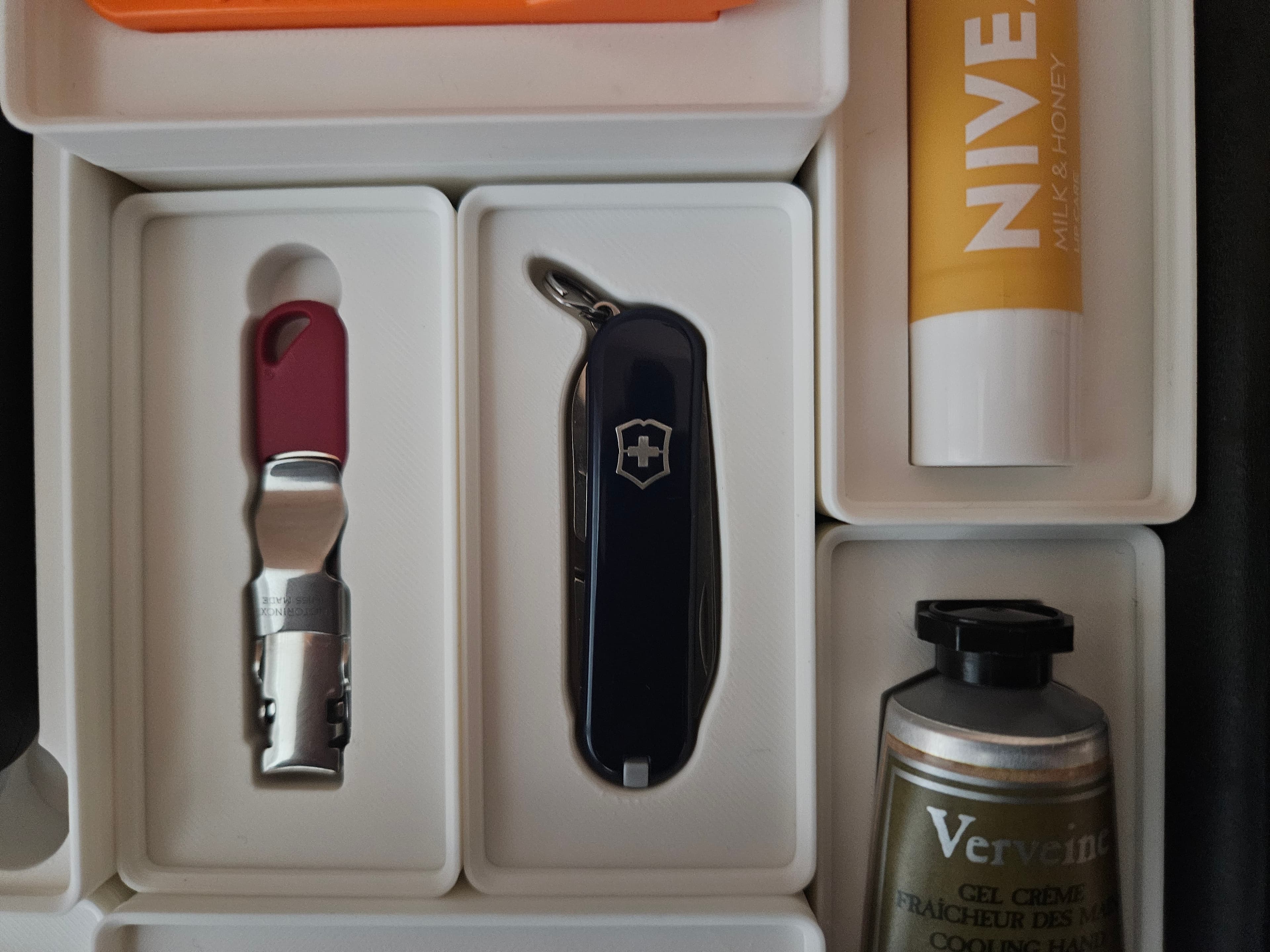 Gridfinity tray - swiss army knife victorinox classic sd 3d model