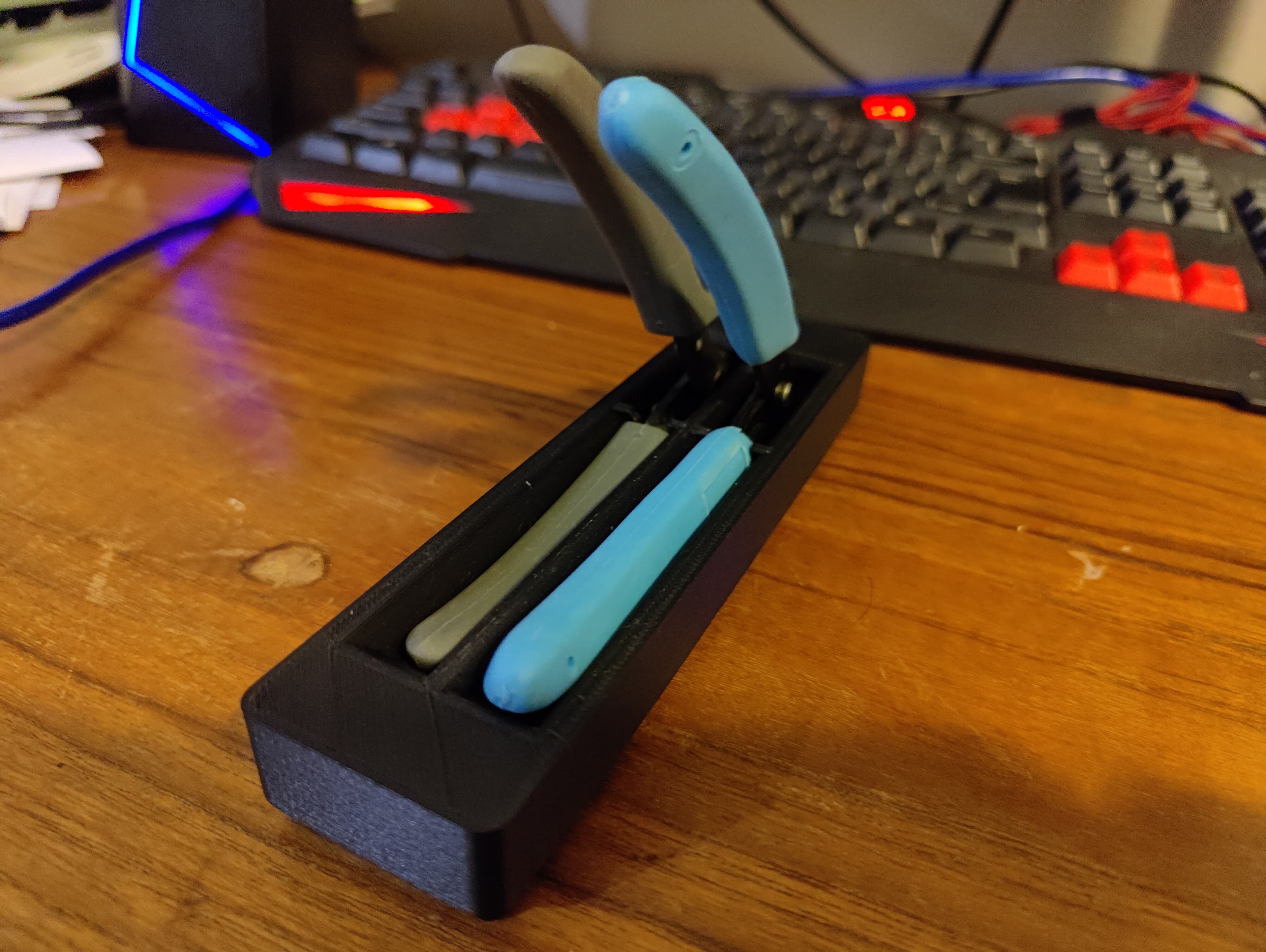 Gridfinity 2x Side Nippers (1x4); fits in a drawer! 3d model