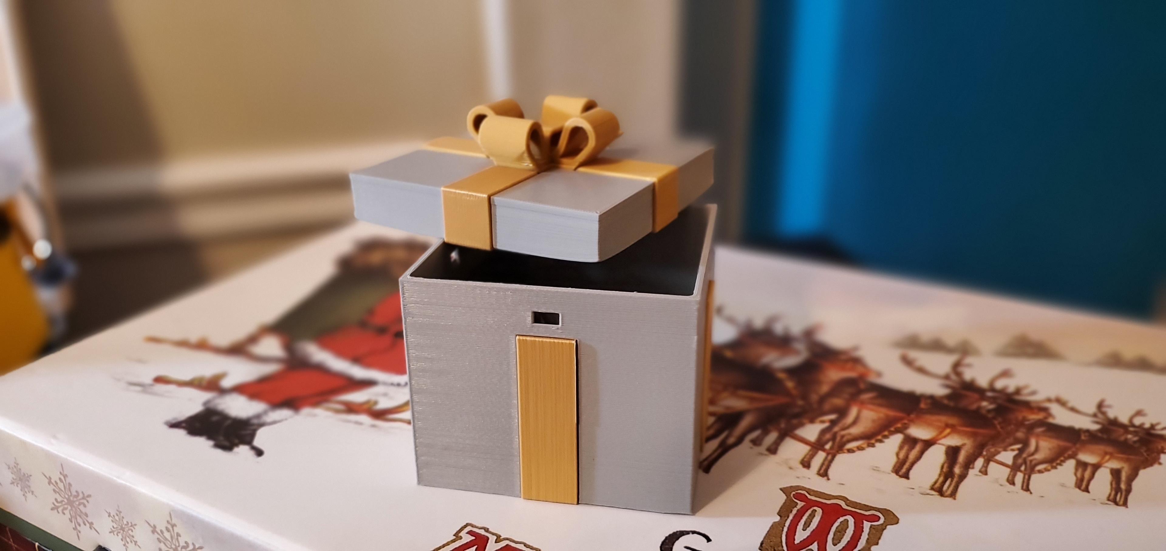 Gift Box #4 - Hatchbox "Cool Gray" PLA and "True Gold" PLA - 3d model