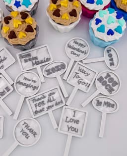 Cupcake Container -Hearts with signs 3d model