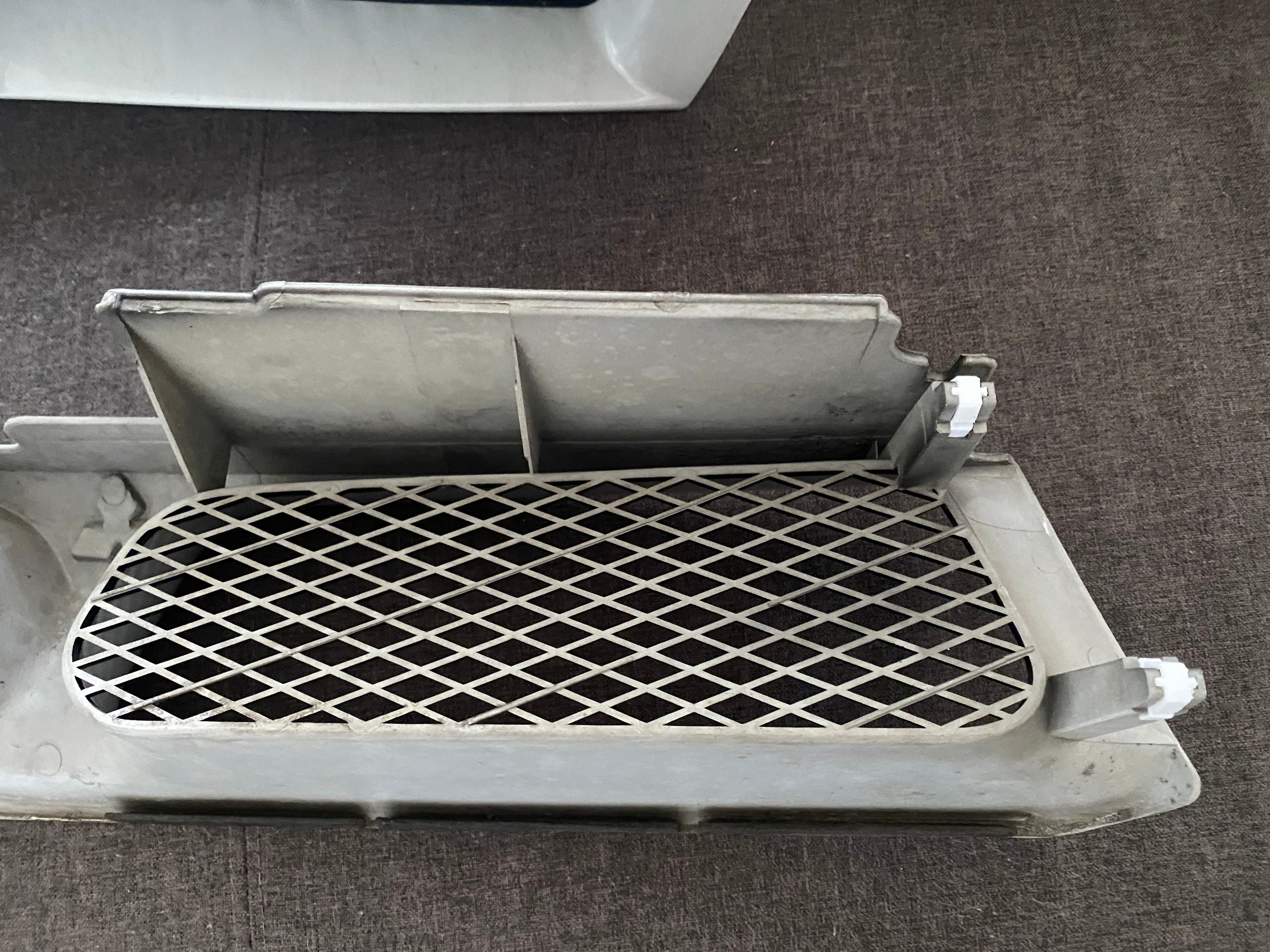 Mitsubishi Grille Clip (8th Gen Galant/Legnum VR4) | CLIP,RADIATOR GRILLE - Mitsubishi (MR221507) 3d model