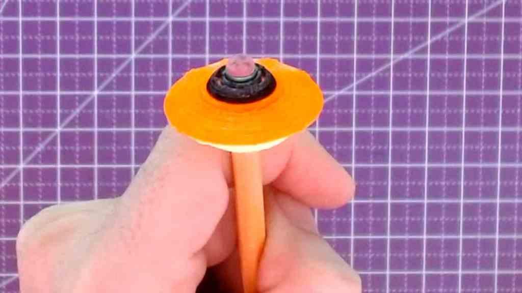 Through-hole UFO v2.0 pencil topper 3d model