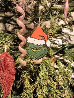 Grinch Ornament - Didn't have the right shade of green but it still did the job, thanks for listing the layer heights to change it in instead of mm as I can't see when it tells me in mm . But it prints nice thank you 