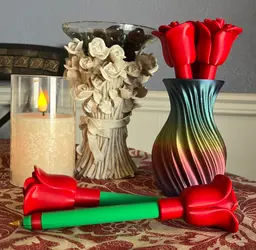 Perfect rose pens in Polymaker Green Basic PLA and eSun Fire Engine Red PLA+ 3d model