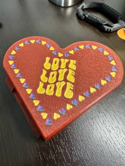 PRINT IN PLACE THREADED LOCKING VALENTINES DAY HEART BOX WITH A TWIST! 3d model
