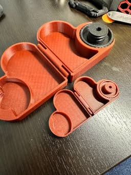 PRINT IN PLACE THREADED LOCKING VALENTINES DAY HEART BOX WITH A TWIST! 3d model