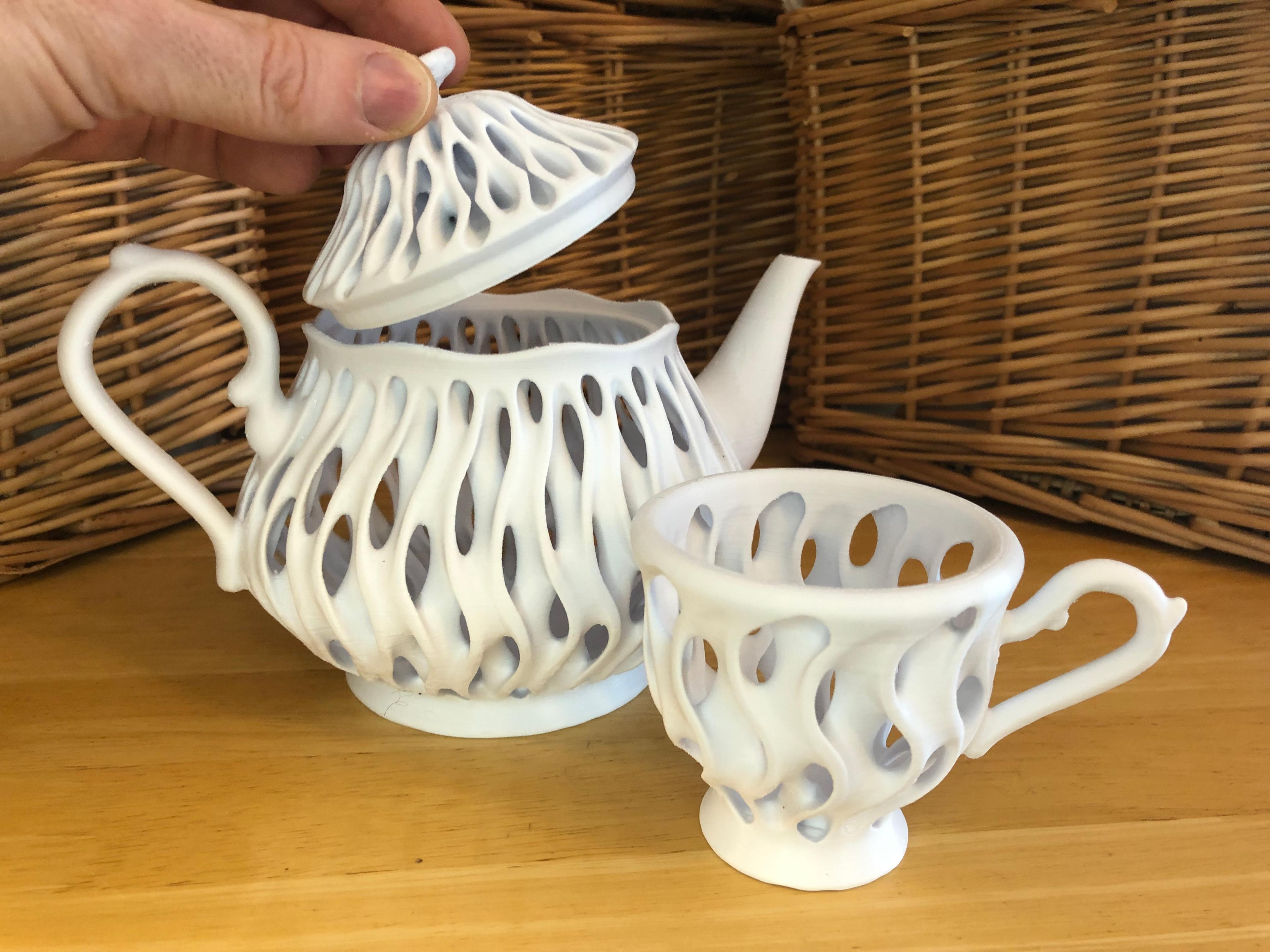 Malfunctioning Teapot and Teacup 3d model