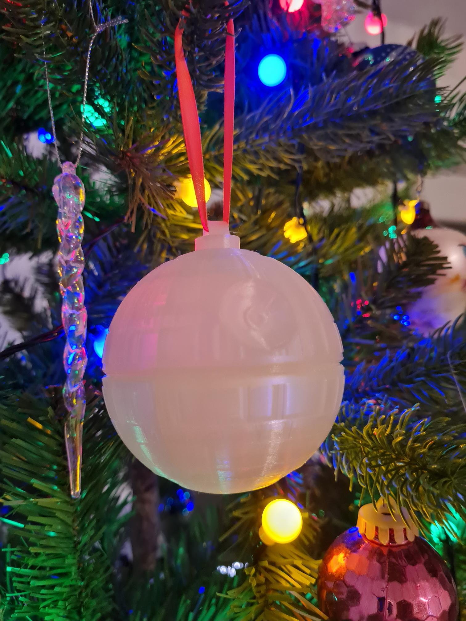 Death star Christmas ornament.3mf - Printed with glow-in-the-dark PLA. Thanks. - 3d model