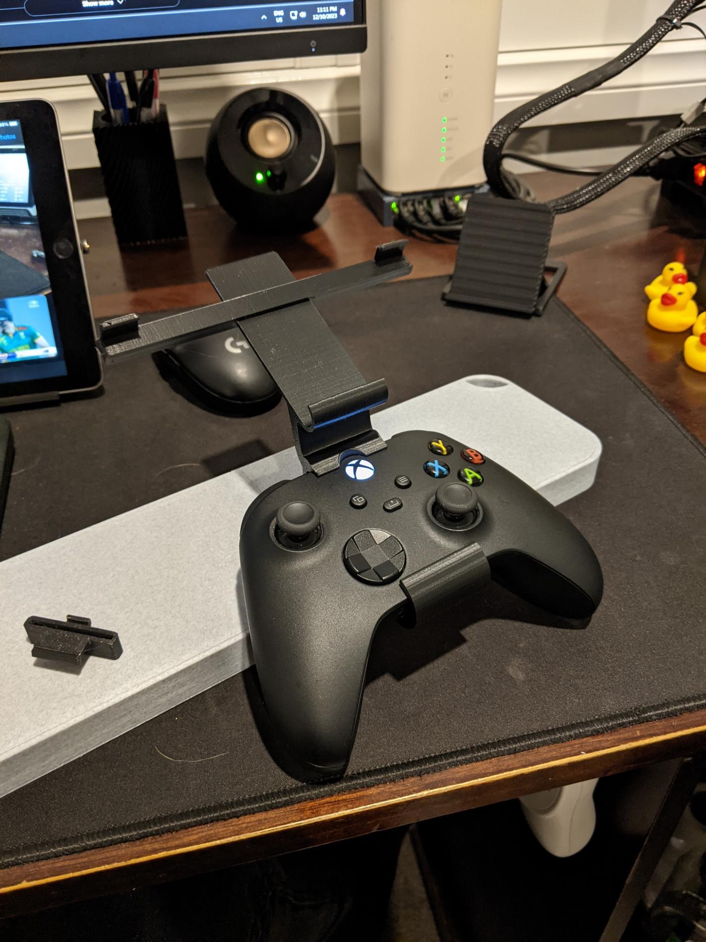 Xbox One Controller Phone Mount 3d model